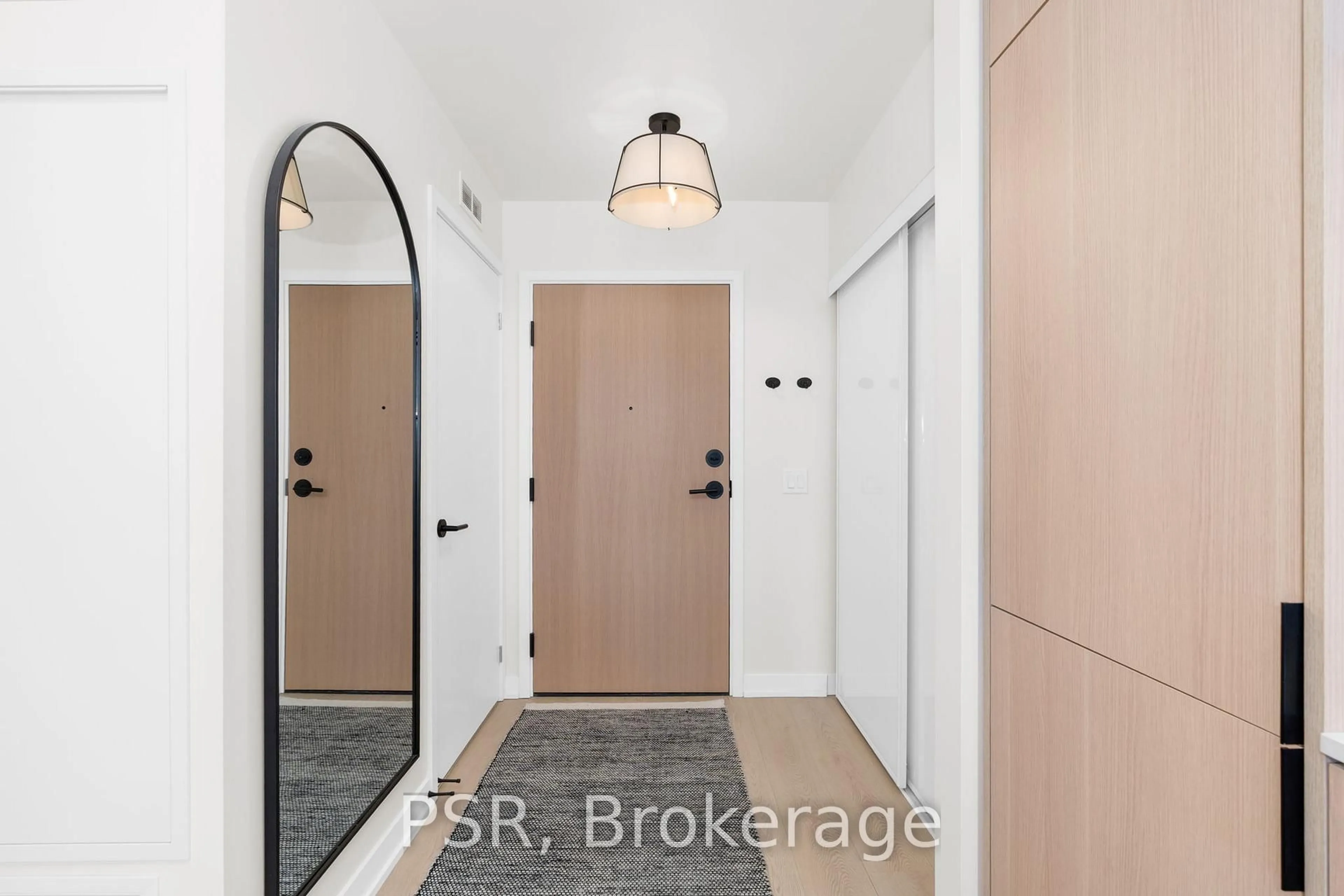 Indoor entryway for 31 Huron St #311, Collingwood Ontario L9Y 5T7