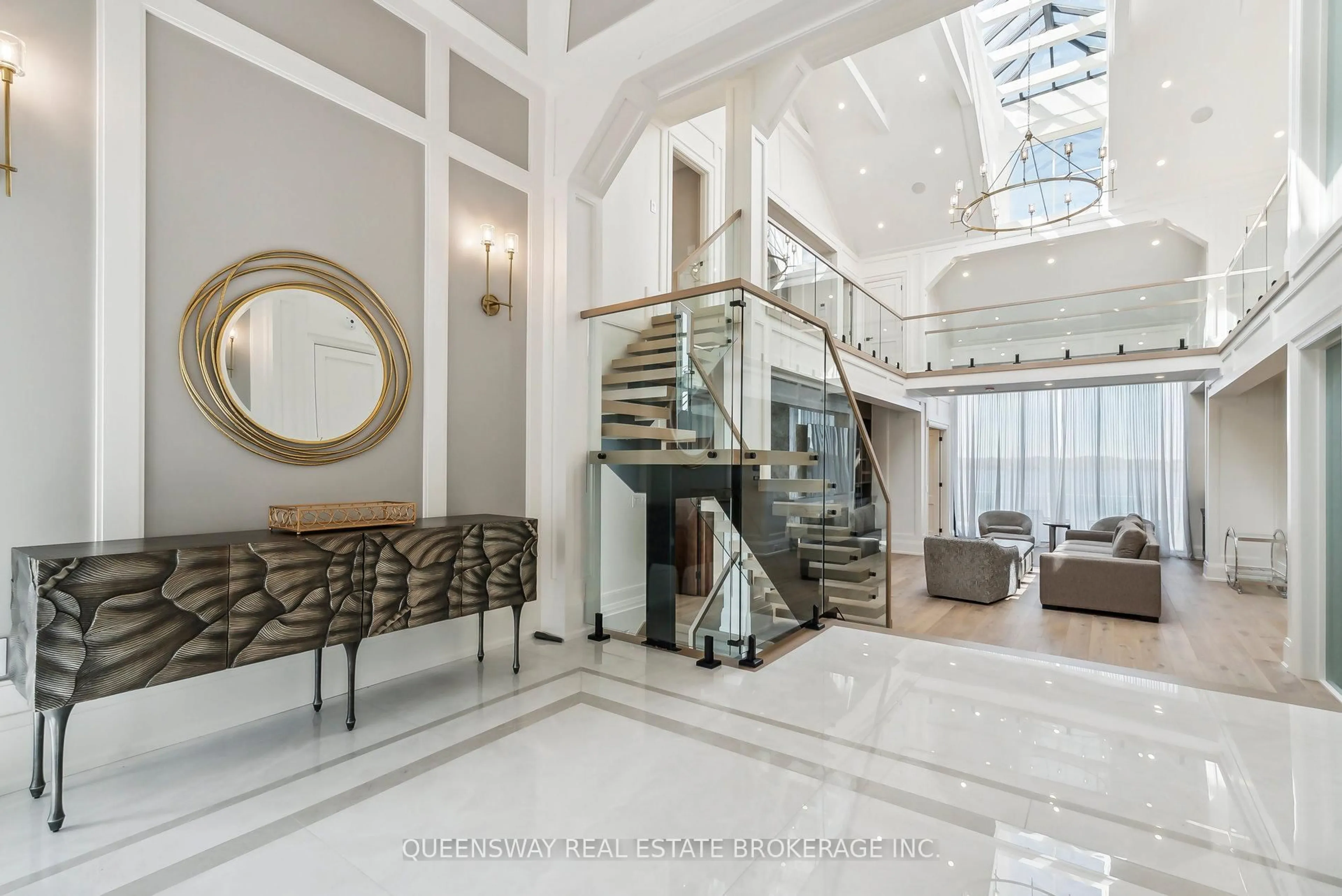 Indoor foyer for 36 Pioneer Tr, Barrie Ontario L4N 0T8