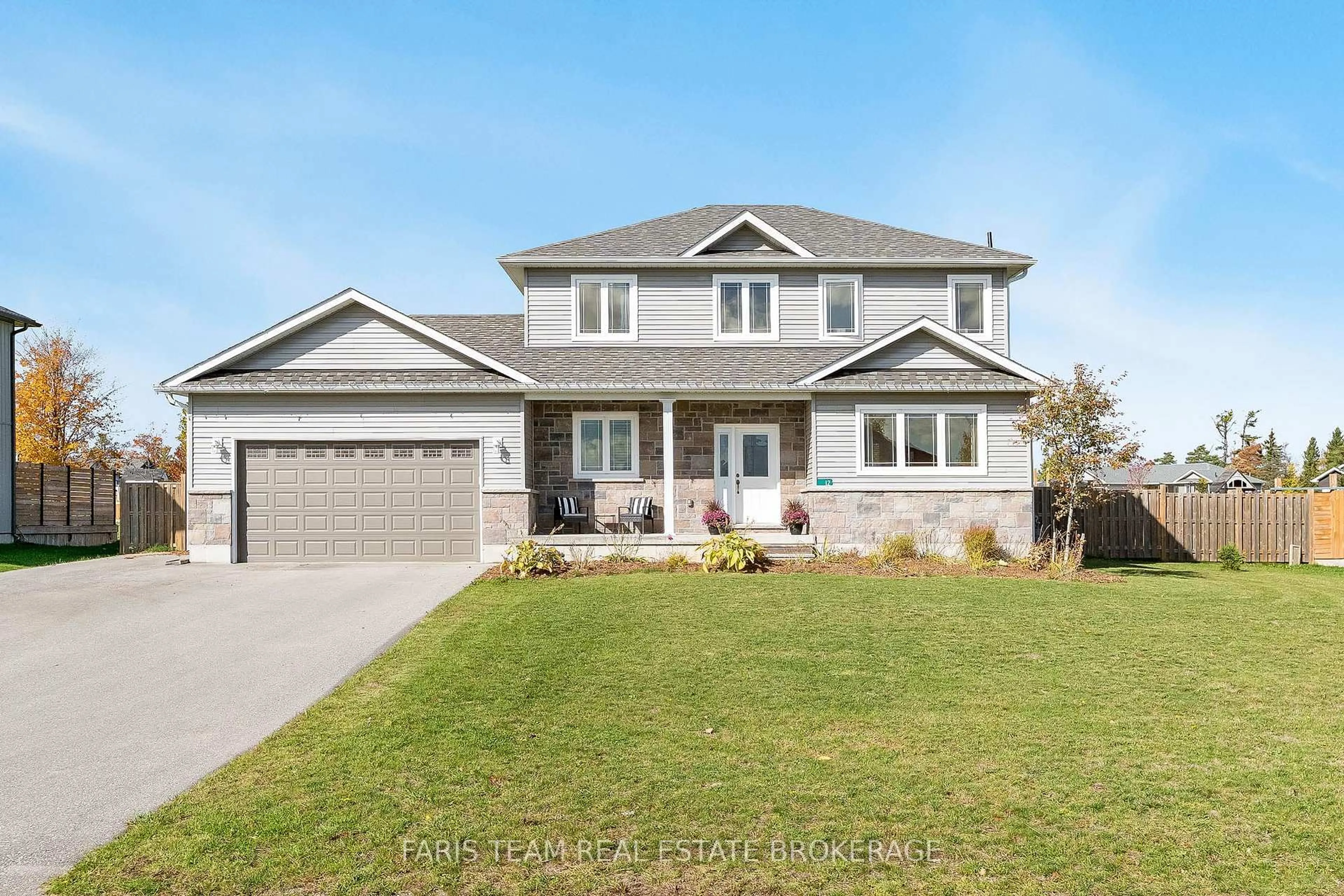 Home with vinyl exterior material, street for 12 Grace Cres, Oro-Medonte Ontario L0K 2G1