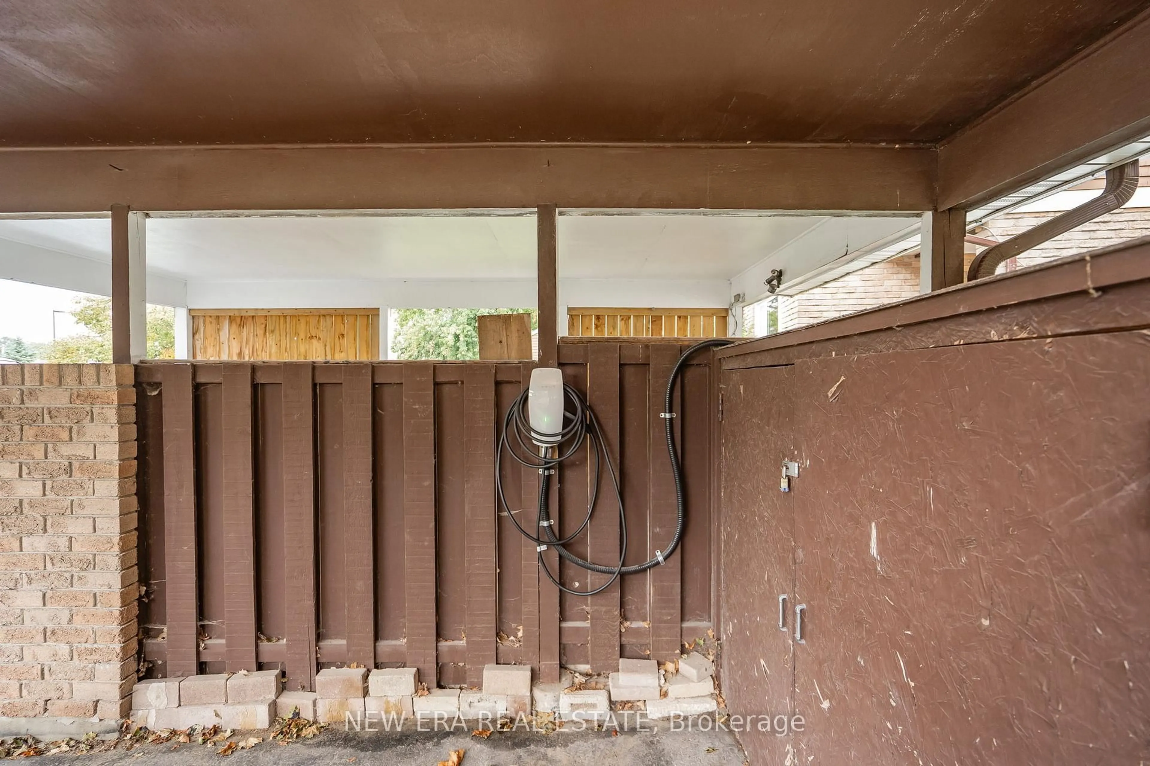 Unknown for 34 Lampman Lane, Barrie Ontario L4N 5B1