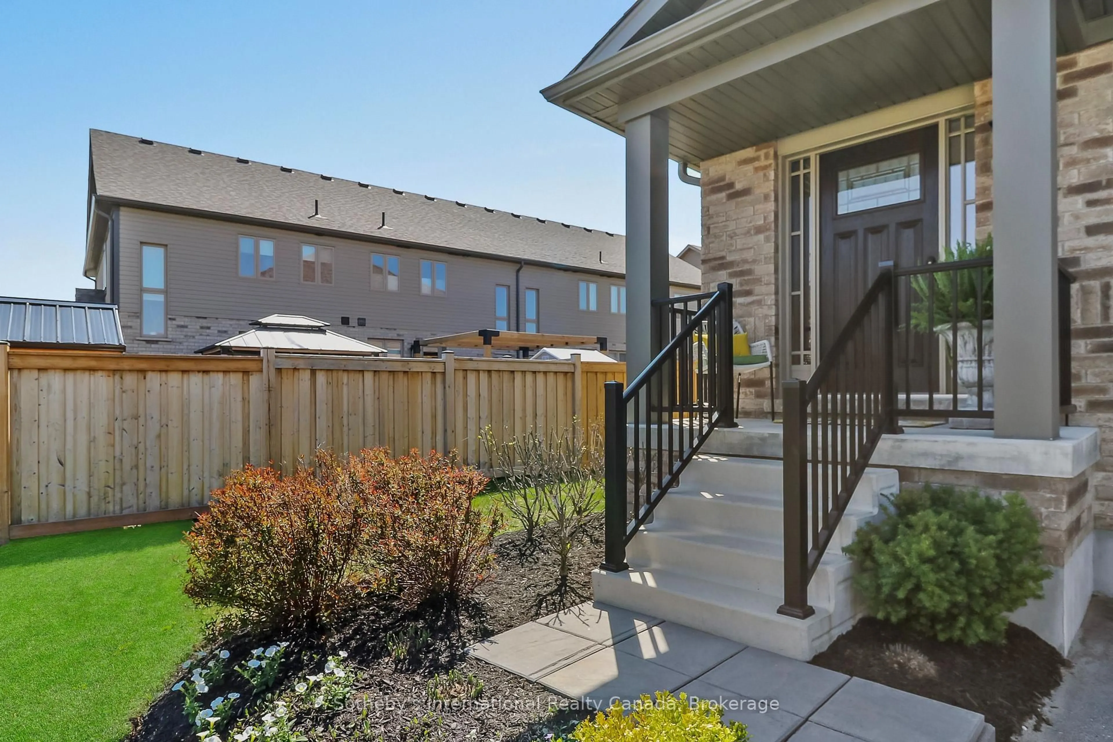 Patio, street for 33 Foley Cres, Collingwood Ontario L9Y 3B7