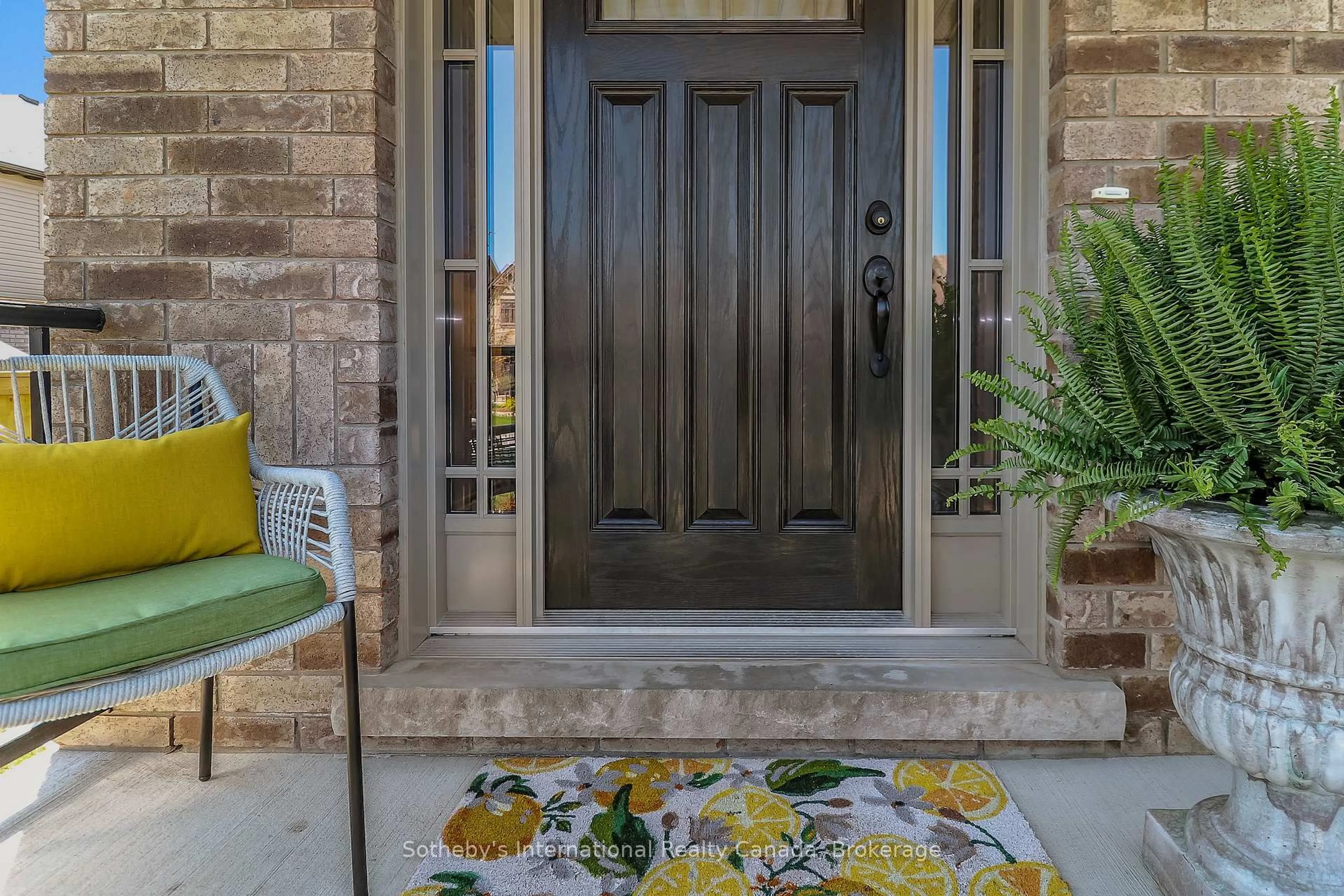 Indoor entryway for 33 Foley Cres, Collingwood Ontario L9Y 3B7