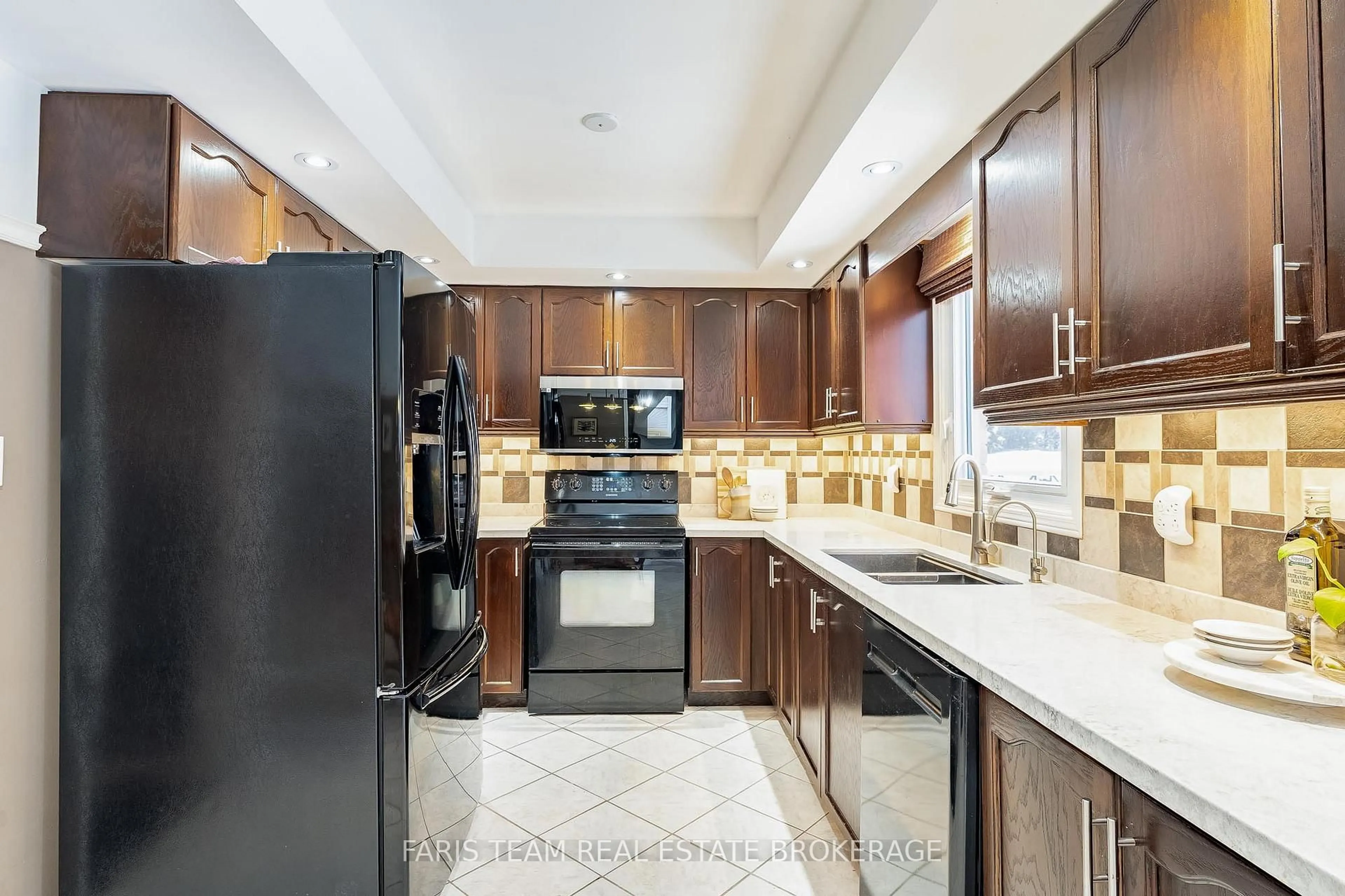 Unknown for 363 Grenville Ave, Orillia Ontario L3V 7P7