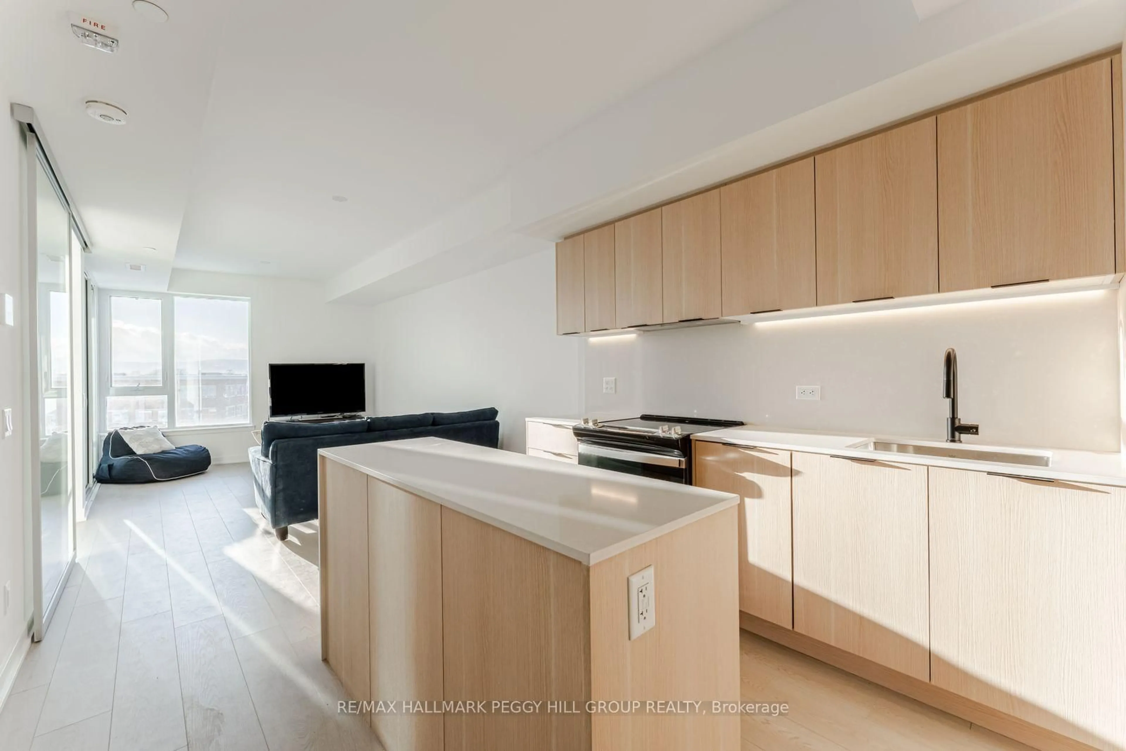 Open concept kitchen, wood/laminate floor for 31 Huron St #421, Collingwood Ontario L9Y 5T7