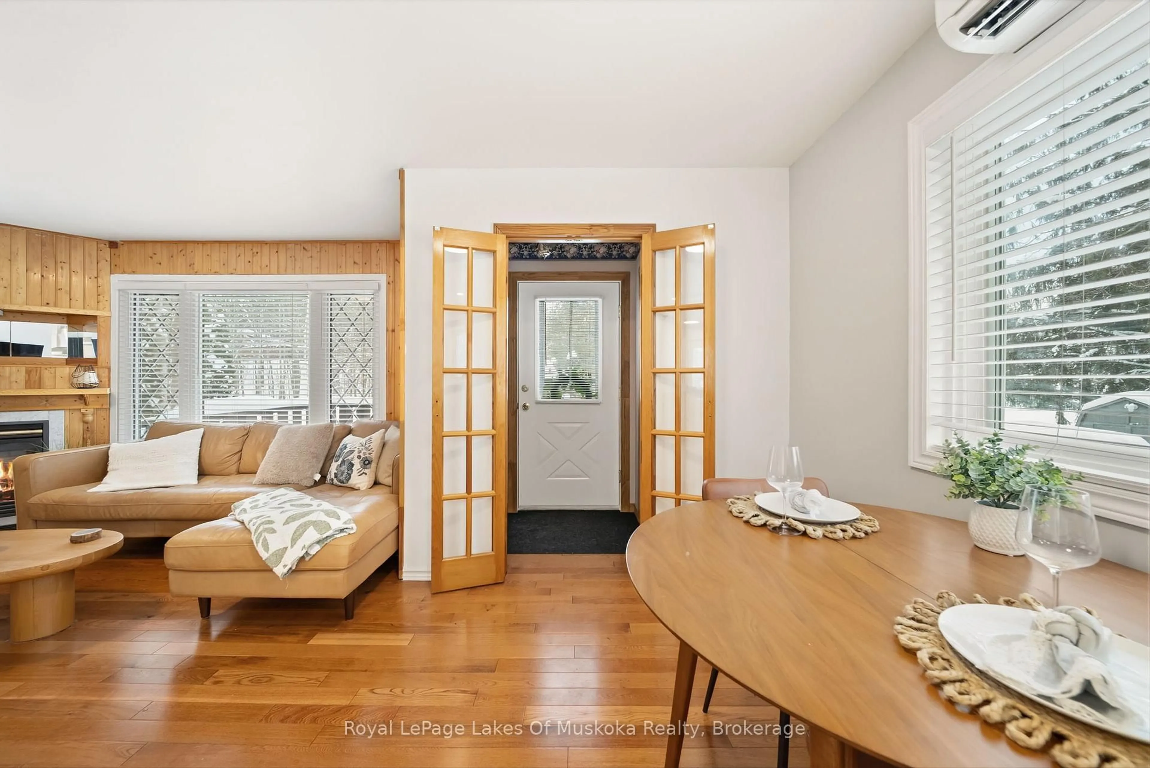 Dining room, wood/laminate floor for 8020 Park Lane Cres, Ramara Ontario L0K 2B0