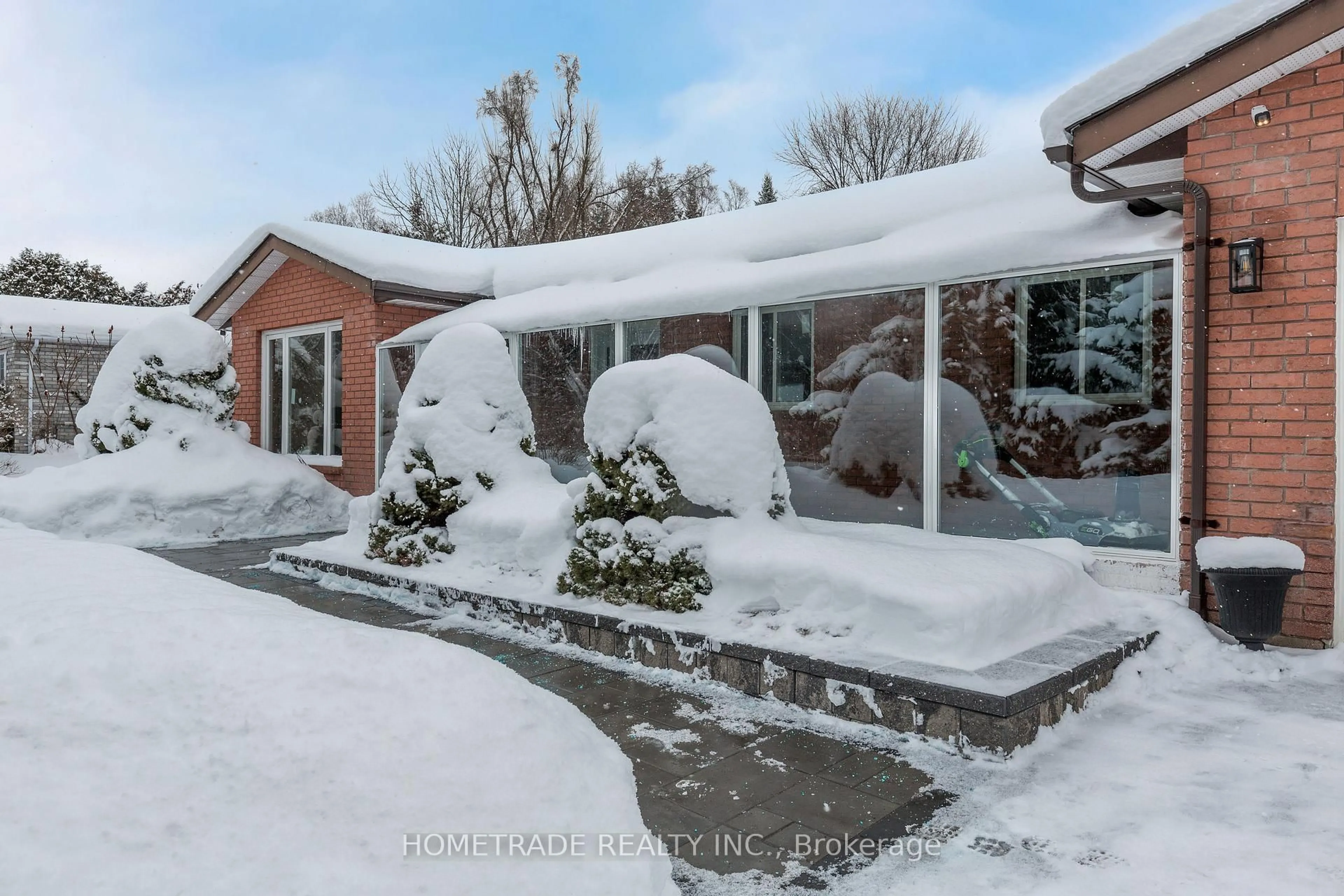 A pic from outside/outdoor area/front of a property/back of a property/a pic from drone, street for 2007 Snow Valley Rd, Springwater Ontario L9X 0H3
