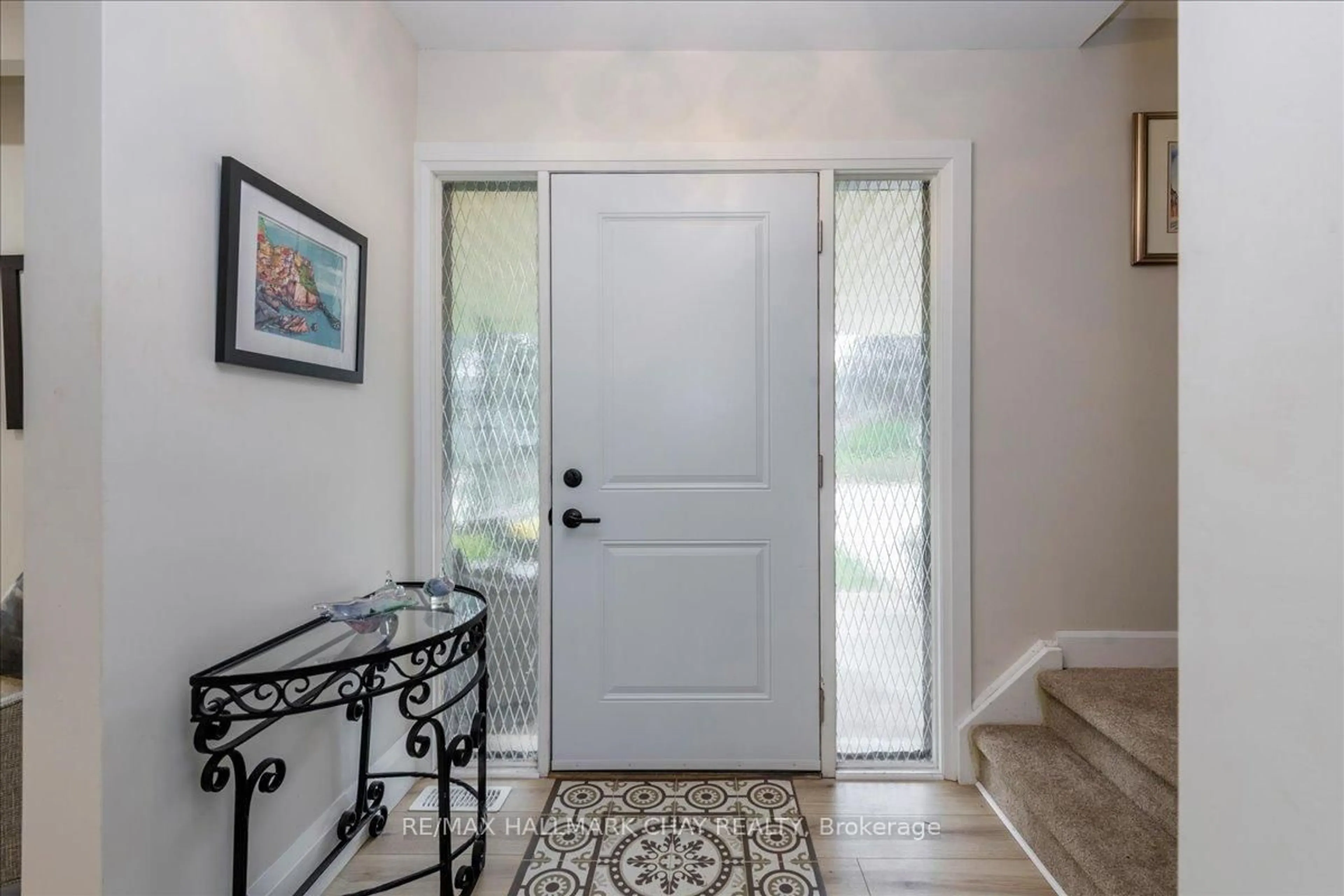 Indoor entryway for 56 Marshall St, Barrie Ontario L4N 3S7