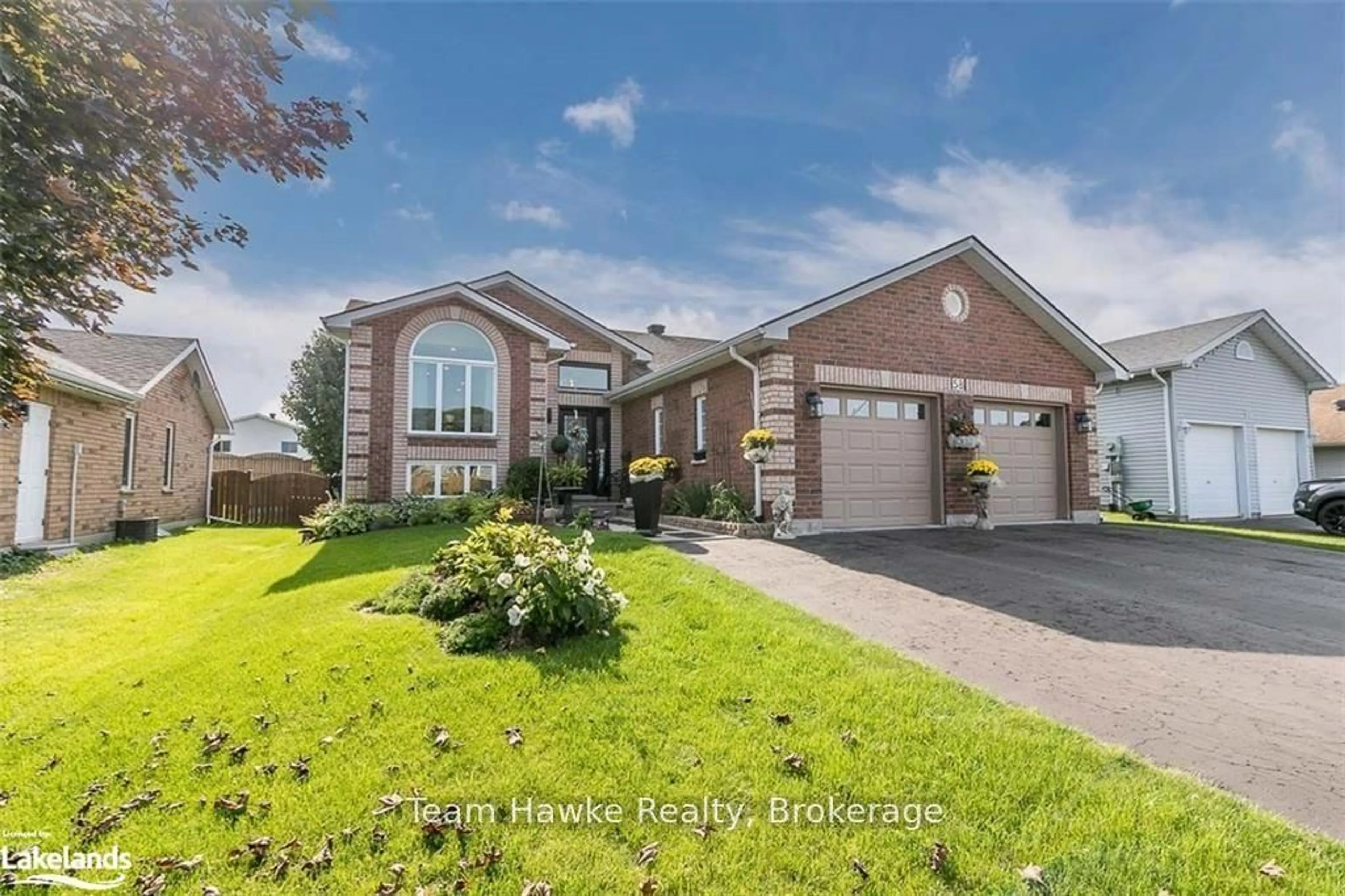 Home with brick exterior material, street for 58 Byrnes Cres, Penetanguishene Ontario L9M 1V9