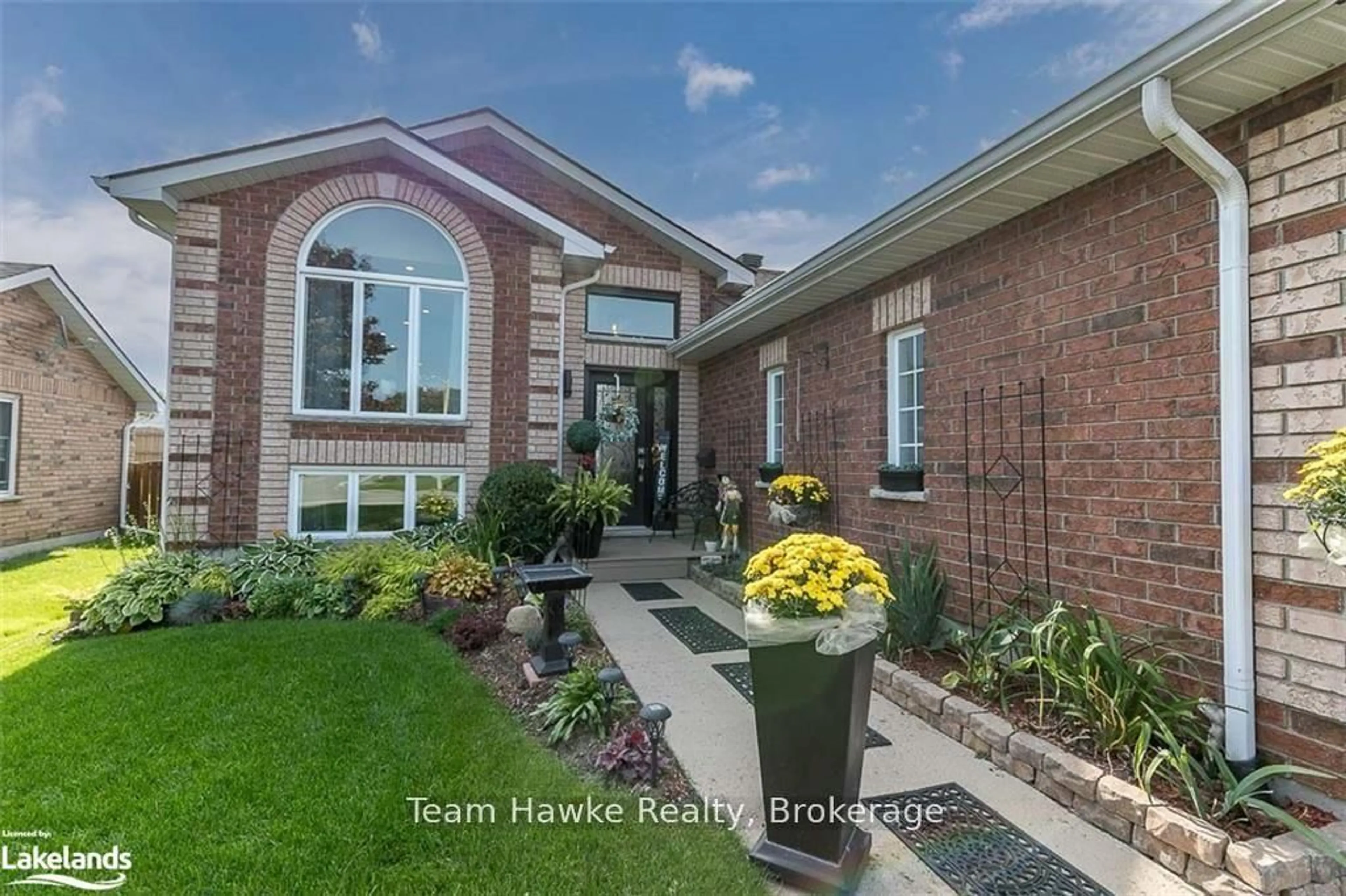 Home with brick exterior material, street for 58 Byrnes Cres, Penetanguishene Ontario L9M 1V9