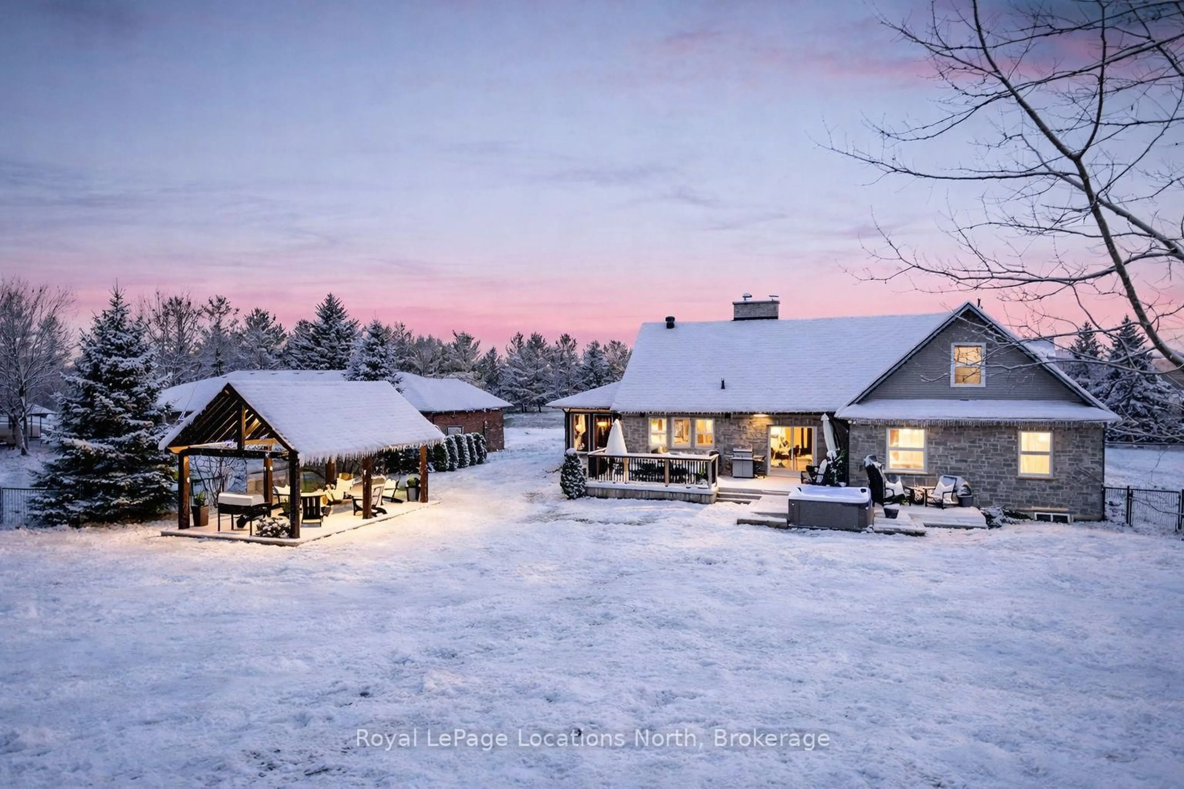 A pic from outside/outdoor area/front of a property/back of a property/a pic from drone, mountain view for 70 Wasaga Sands Dr, Wasaga Beach Ontario L9Z 1J4