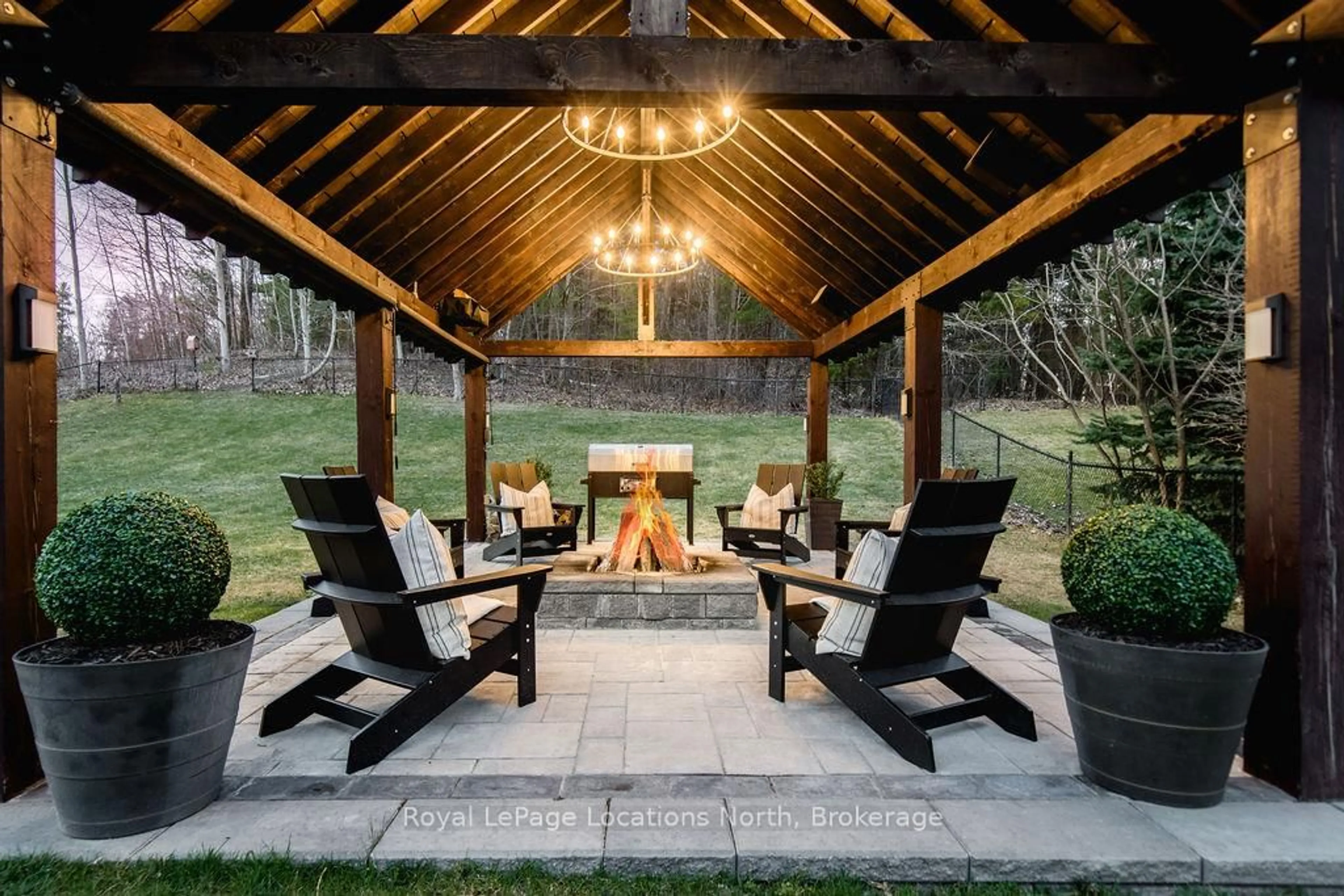 Patio, street for 70 Wasaga Sands Dr, Wasaga Beach Ontario L9Z 1J4