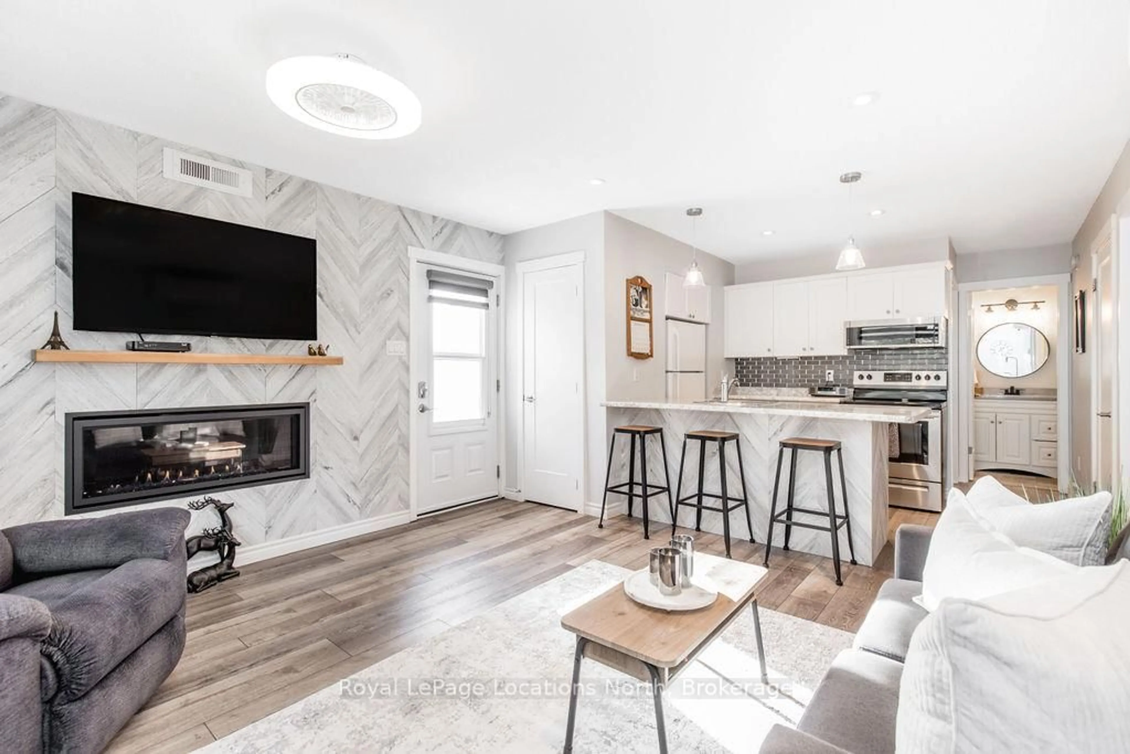 Open concept kitchen, unknown for 19 DAWSON Dr #71, Collingwood Ontario L9Y 5B4