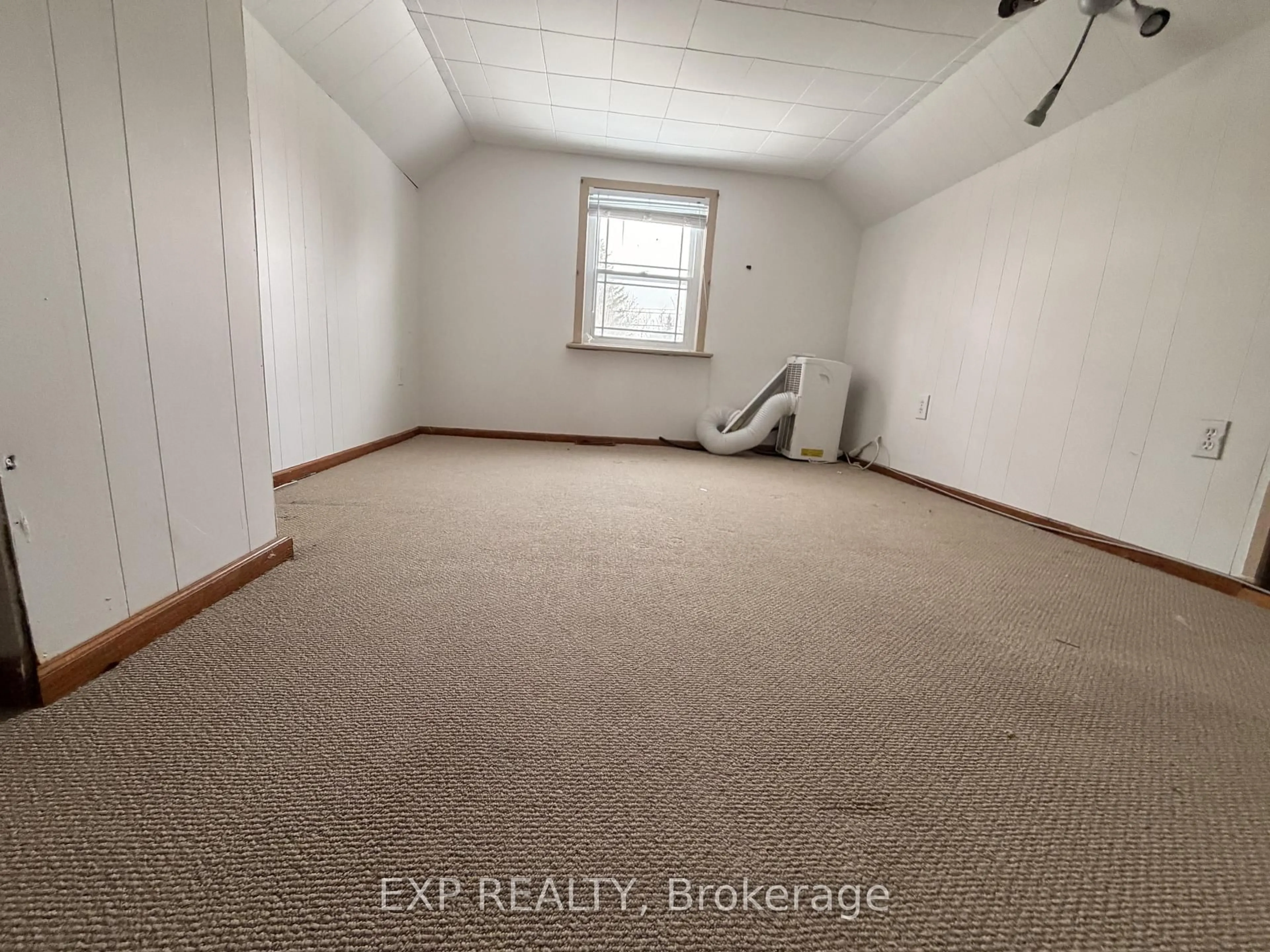 A pic of a room for 78 Yonge St, Springwater Ontario L0L 1P0