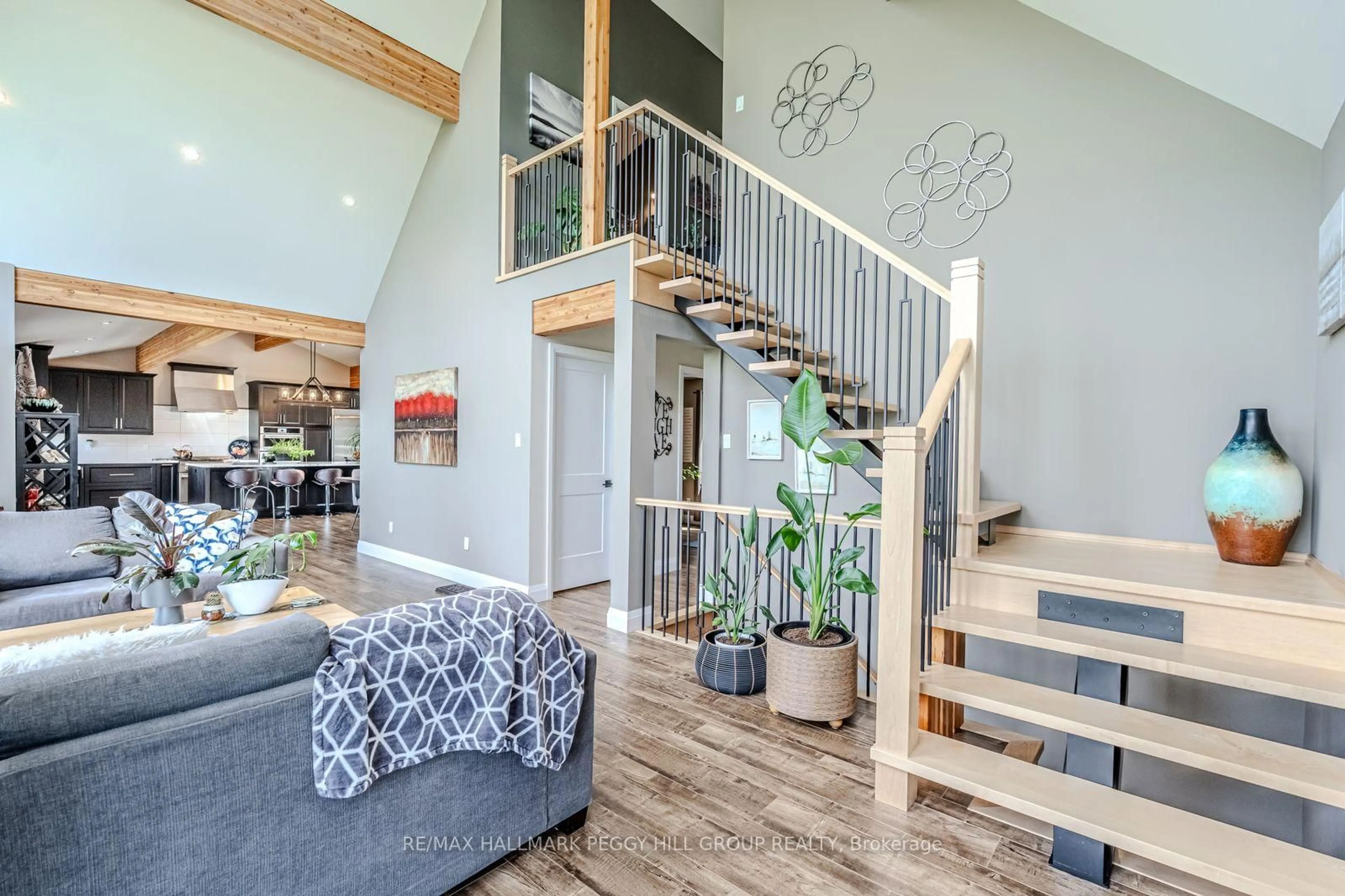 Indoor entryway for 1783 County Road 6, Springwater Ontario L0L 1P0