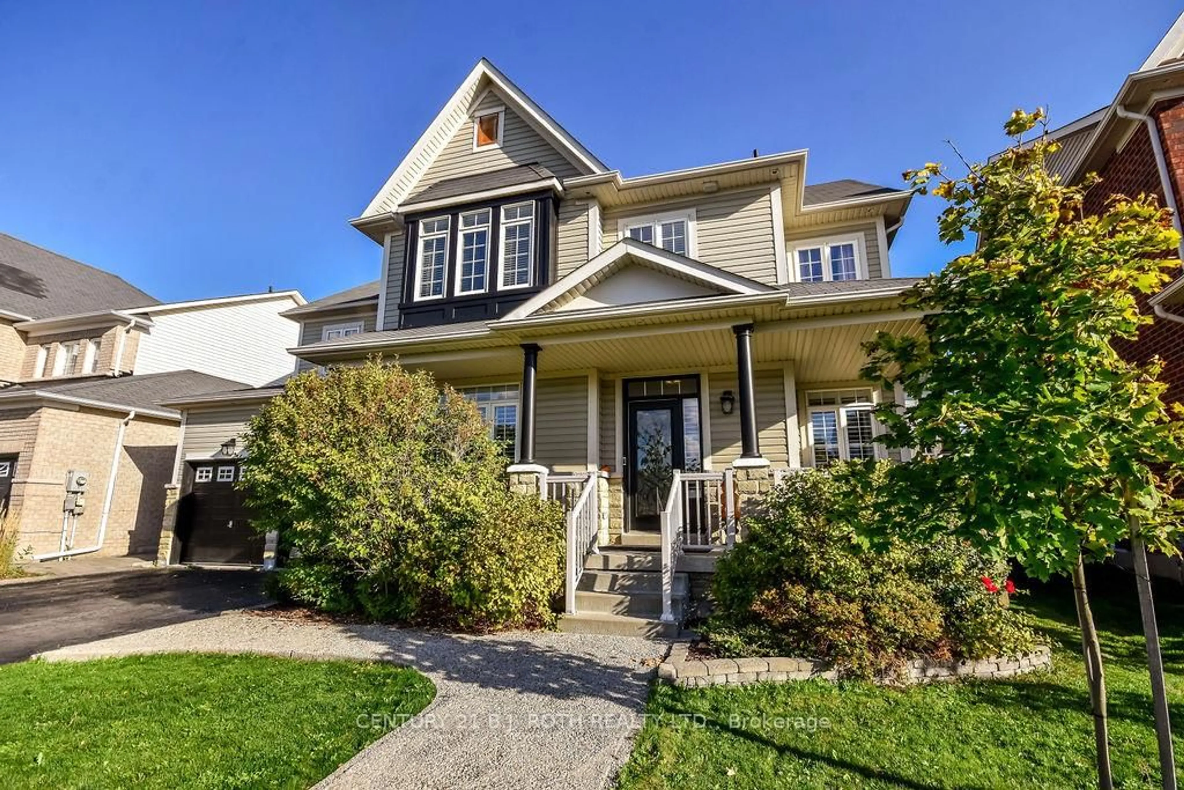 Home with vinyl exterior material, street for 63 The Queensway, Barrie Ontario L4M 7J3