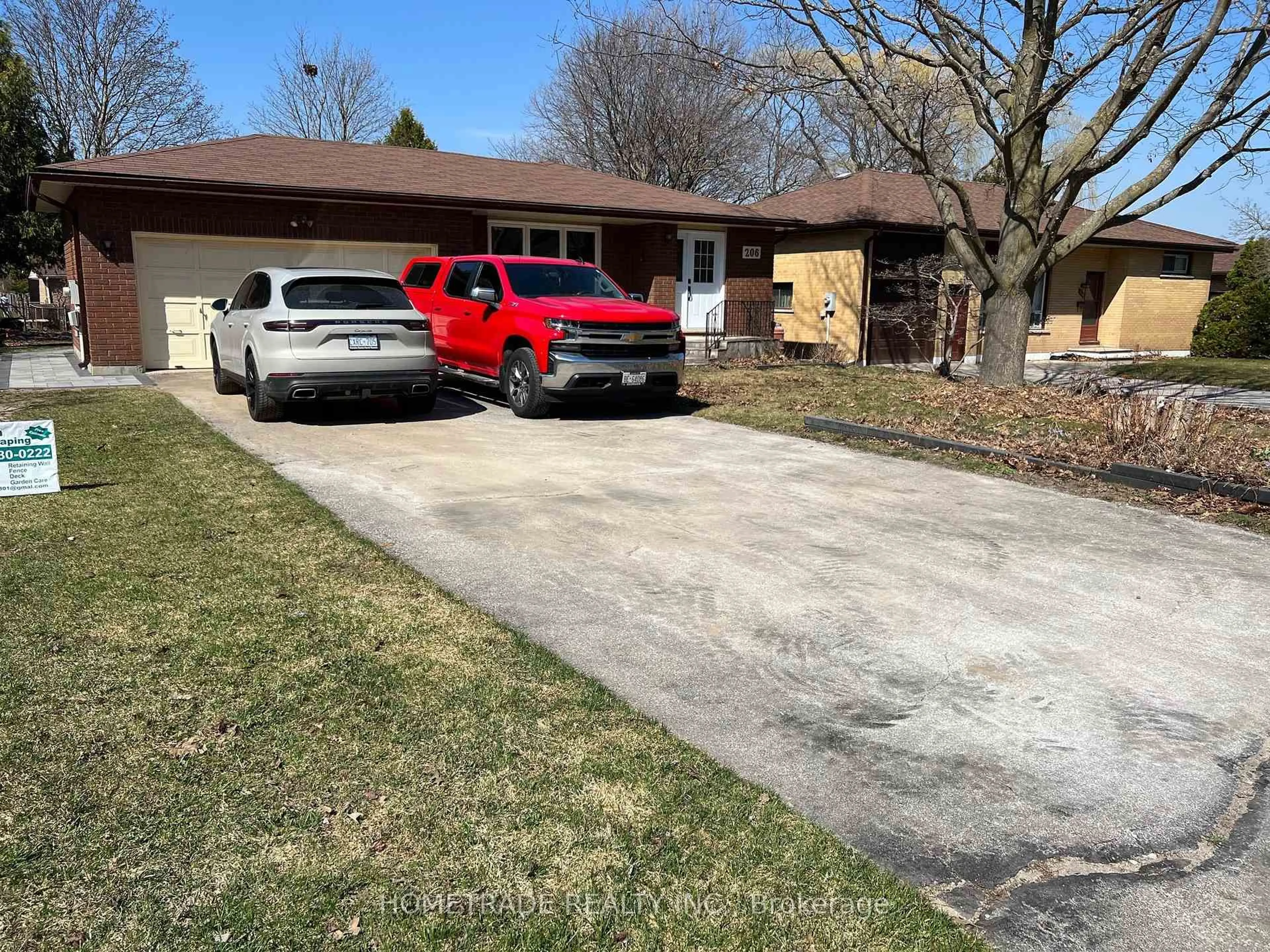 A pic from outside/outdoor area/front of a property/back of a property/a pic from drone, street for 206 Little Ave, Barrie Ontario L4N 6L1