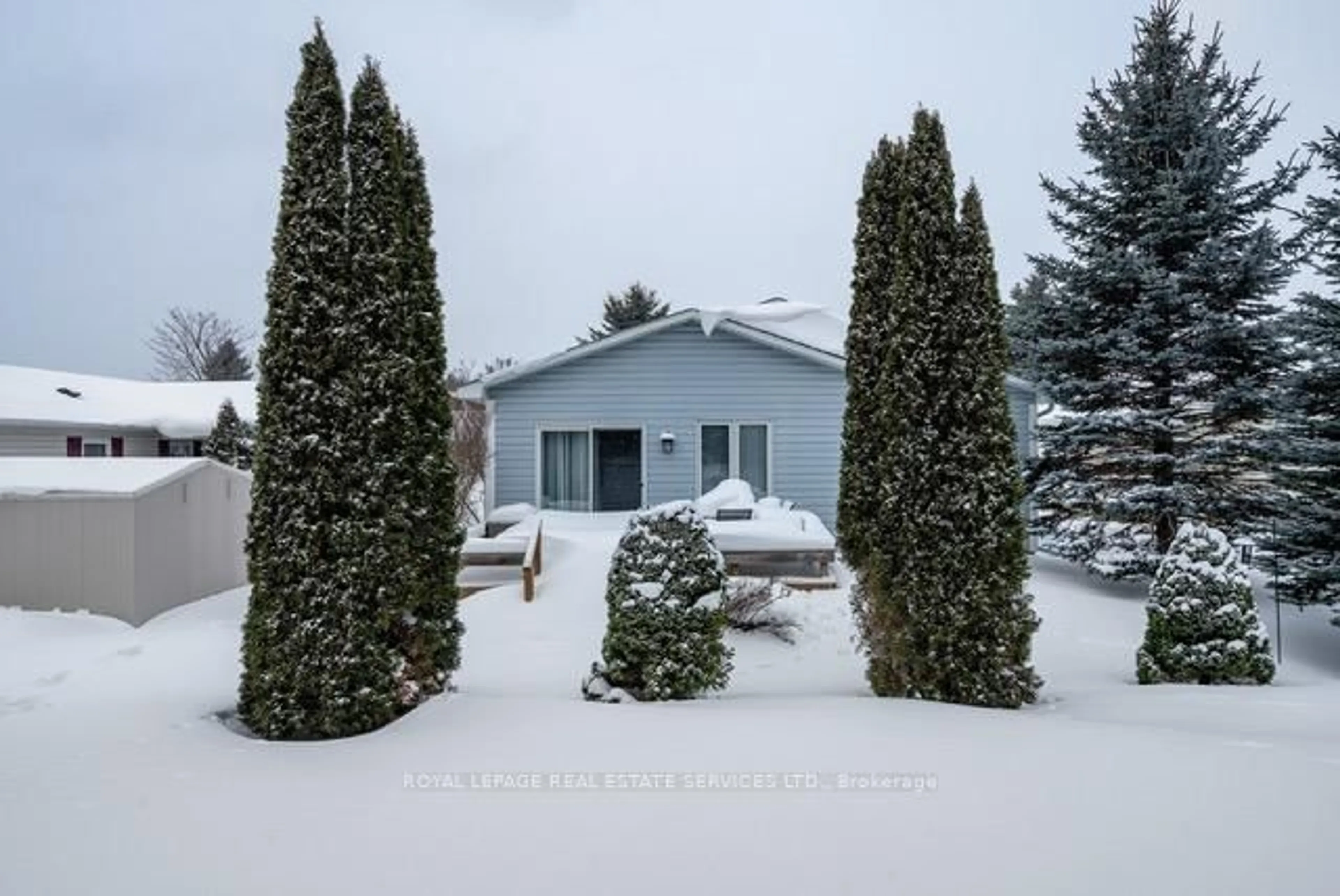 A pic from outside/outdoor area/front of a property/back of a property/a pic from drone, unknown for 65 Pennsylvania Ave, Wasaga Beach Ontario L9Z 3A8