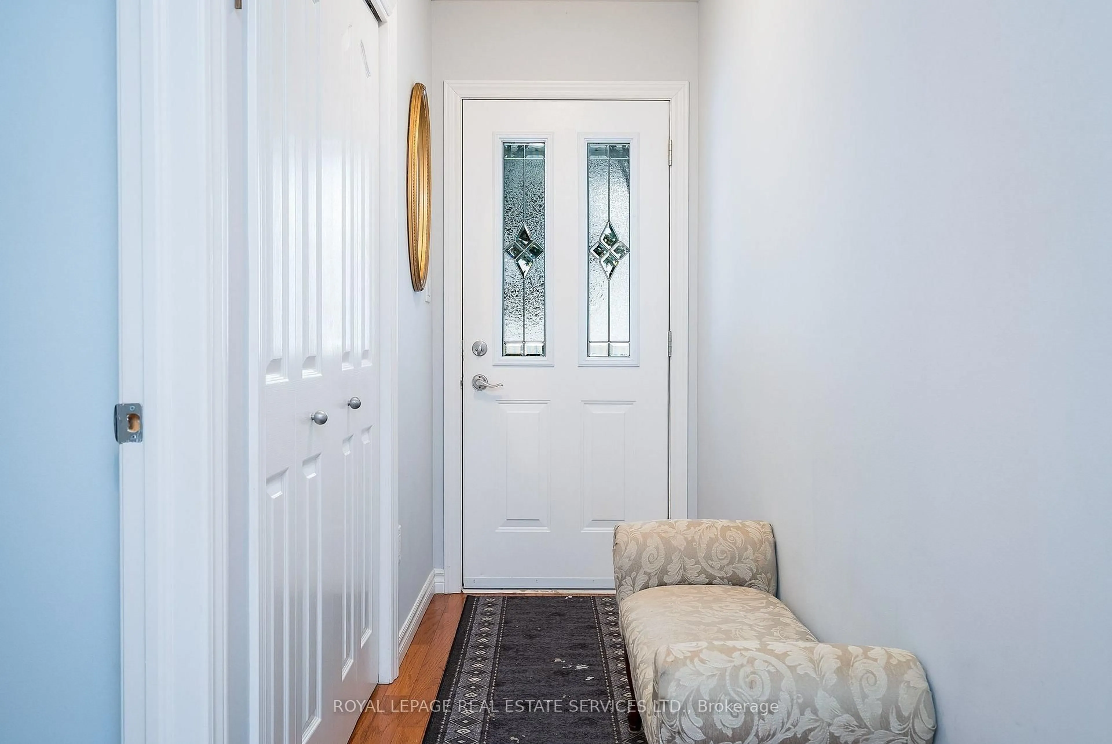 Indoor entryway for 65 Pennsylvania Ave, Wasaga Beach Ontario L9Z 3A8