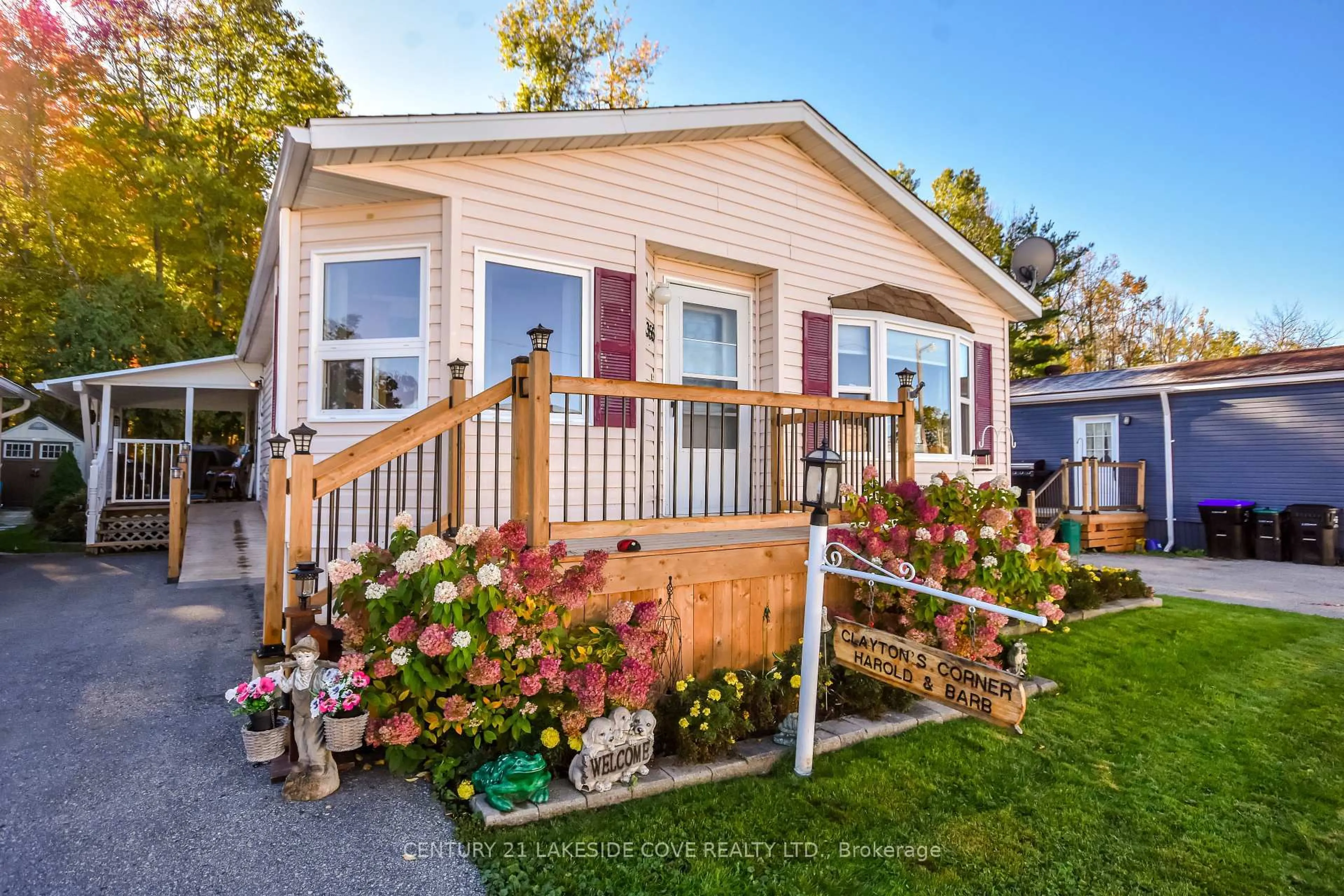 Home with vinyl exterior material, unknown for 1355 Hilltop Rd, Severn Ontario L3V 0V7