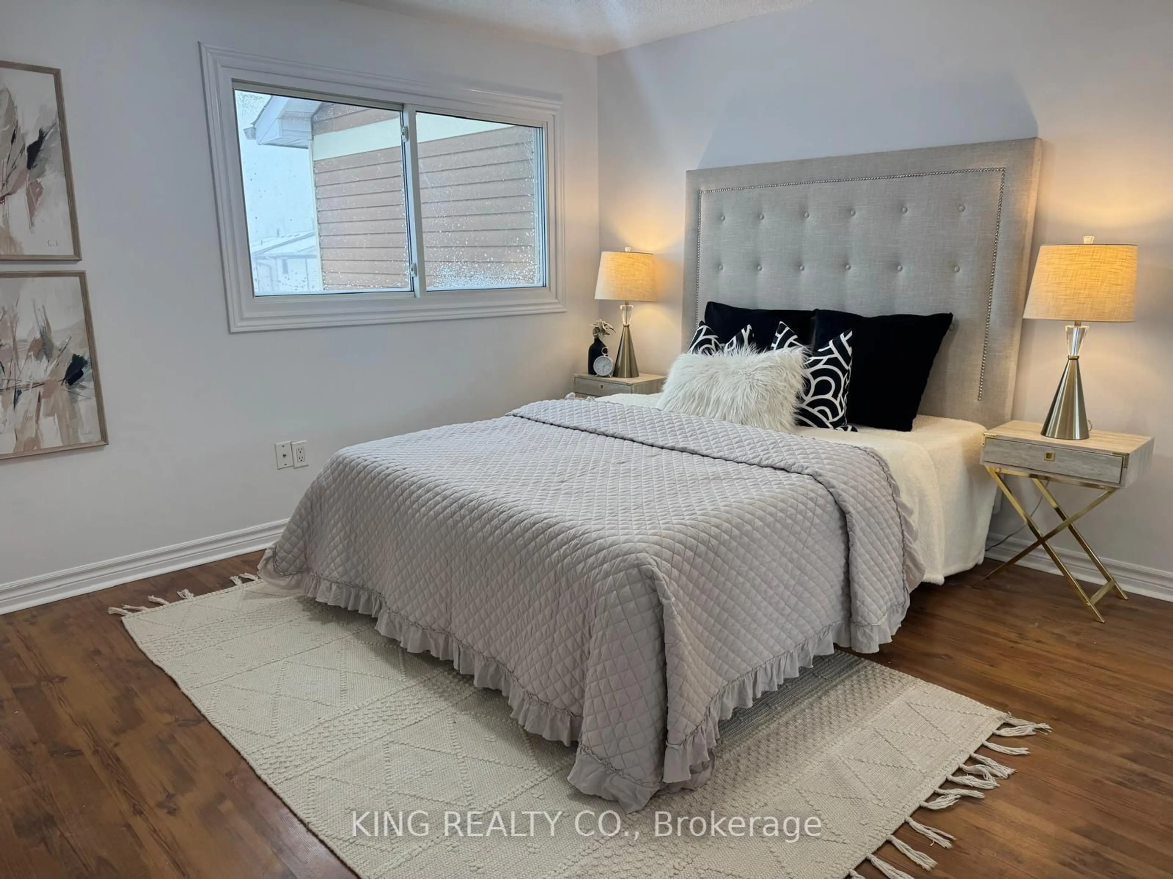Bedroom with bed, unknown for 24 Lampman Lane, Barrie Ontario L4N 5B1
