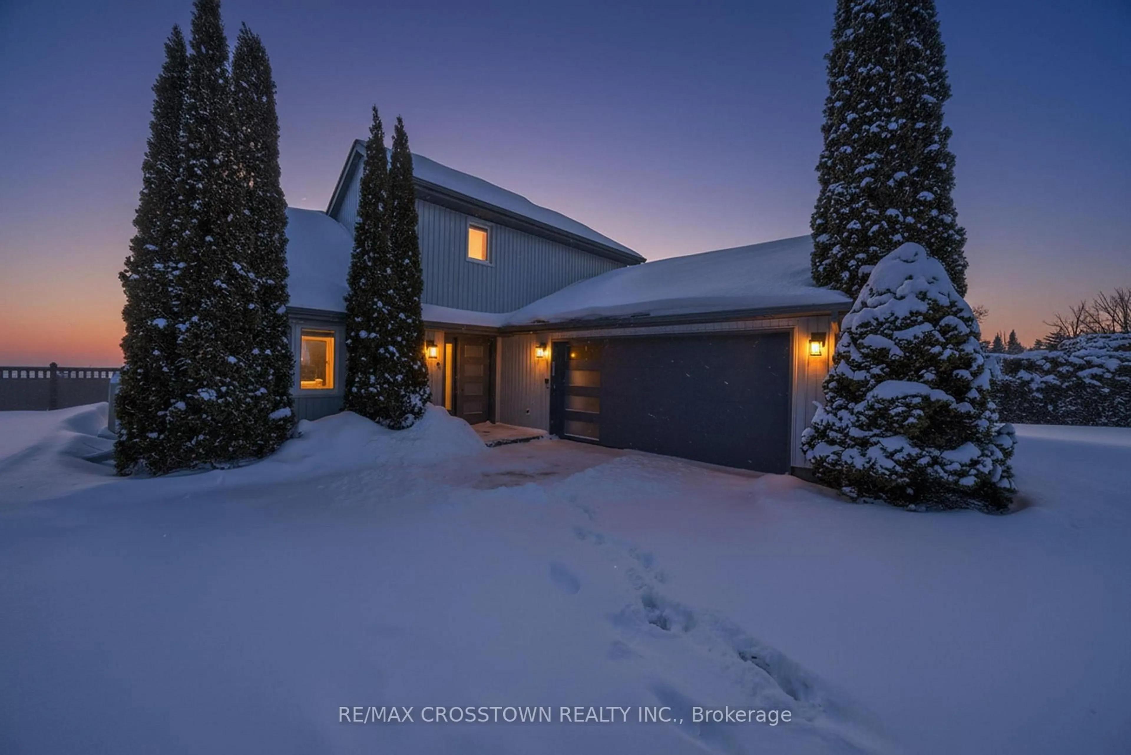 A pic from outside/outdoor area/front of a property/back of a property/a pic from drone, street for 167 Lakeshore Rd, Oro-Medonte Ontario L0L 2E0