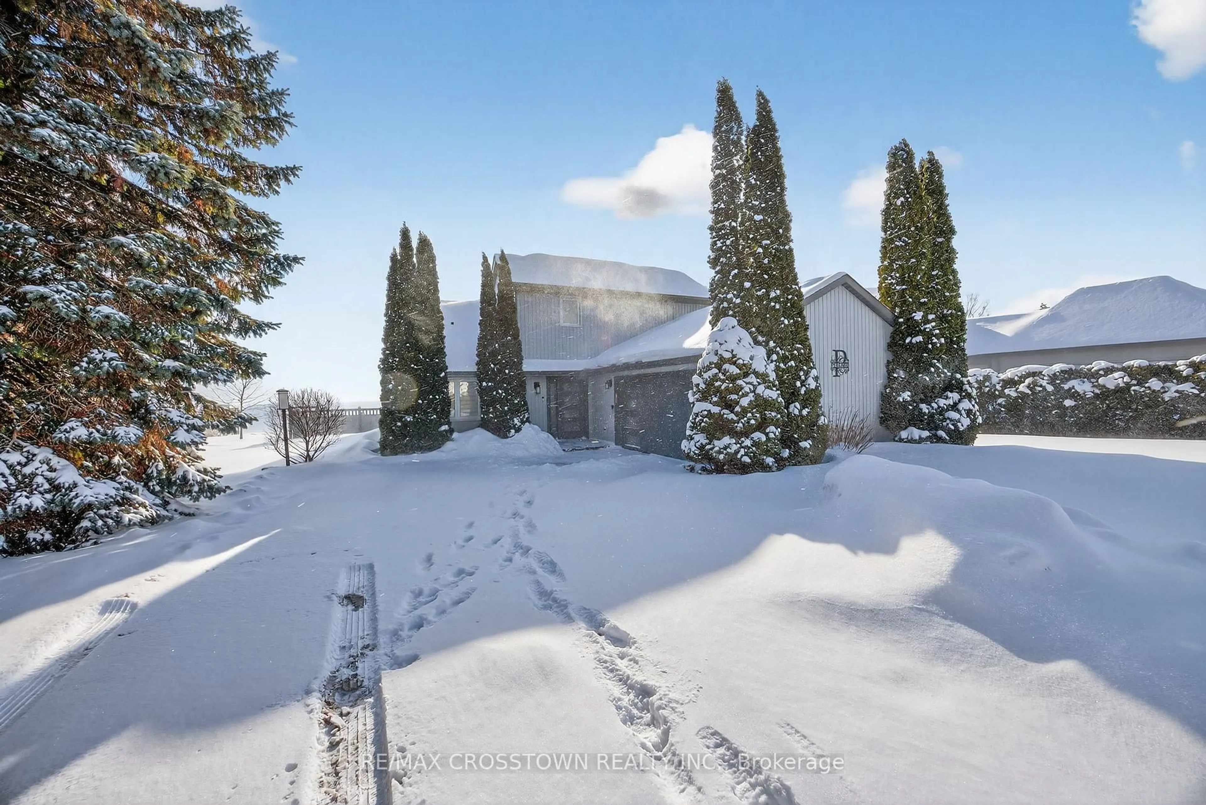 A pic from outside/outdoor area/front of a property/back of a property/a pic from drone, mountain view for 167 Lakeshore Rd, Oro-Medonte Ontario L0L 2E0