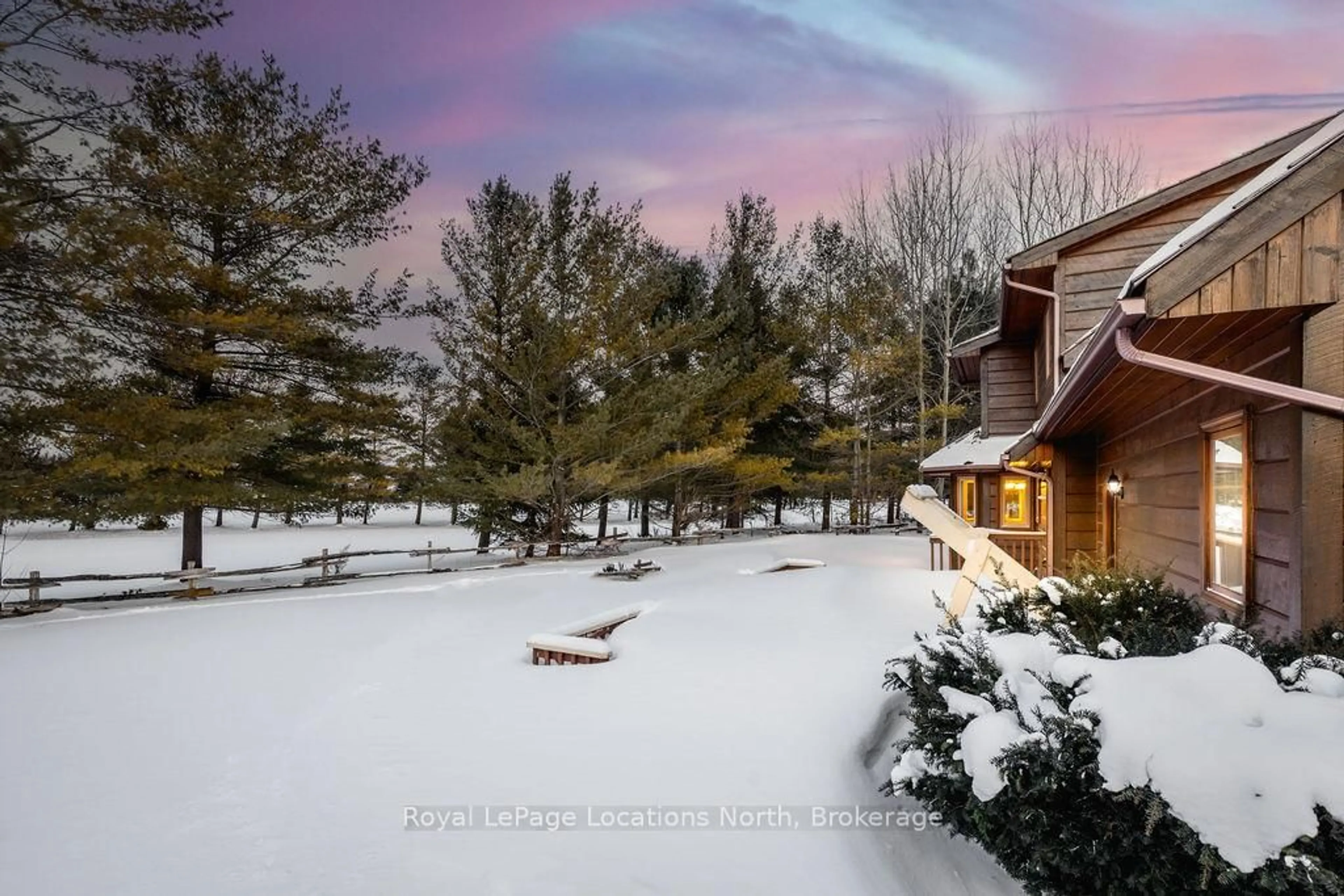 Patio, mountain view for 59 WASAGA SANDS Dr, Wasaga Beach Ontario L9Z 1J4