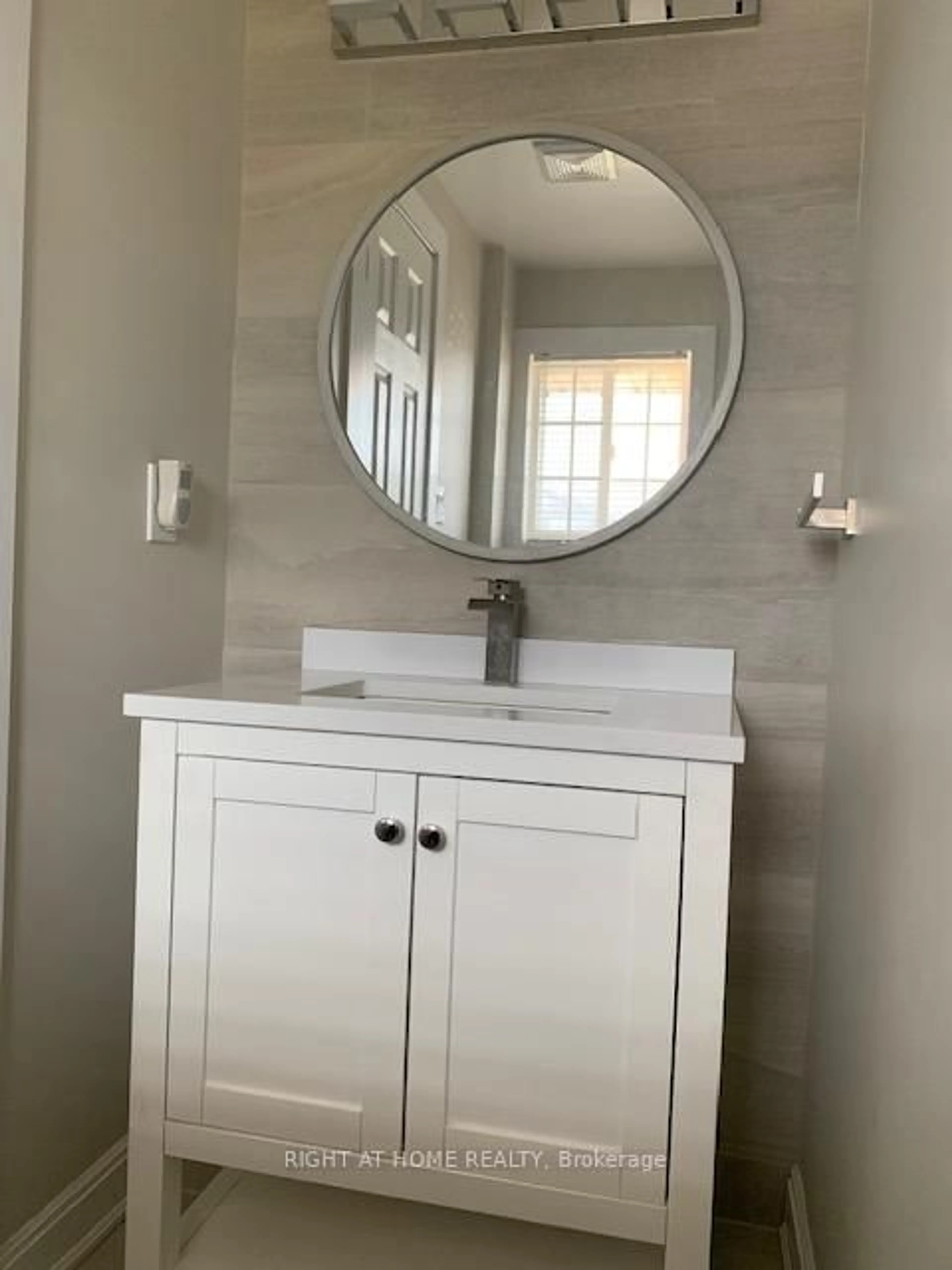 Contemporary bathroom, ceramic/tile floor for 362 Dunsmore 362 Dunsmore Ln Lane, Barrie Ontario L4M 7B2