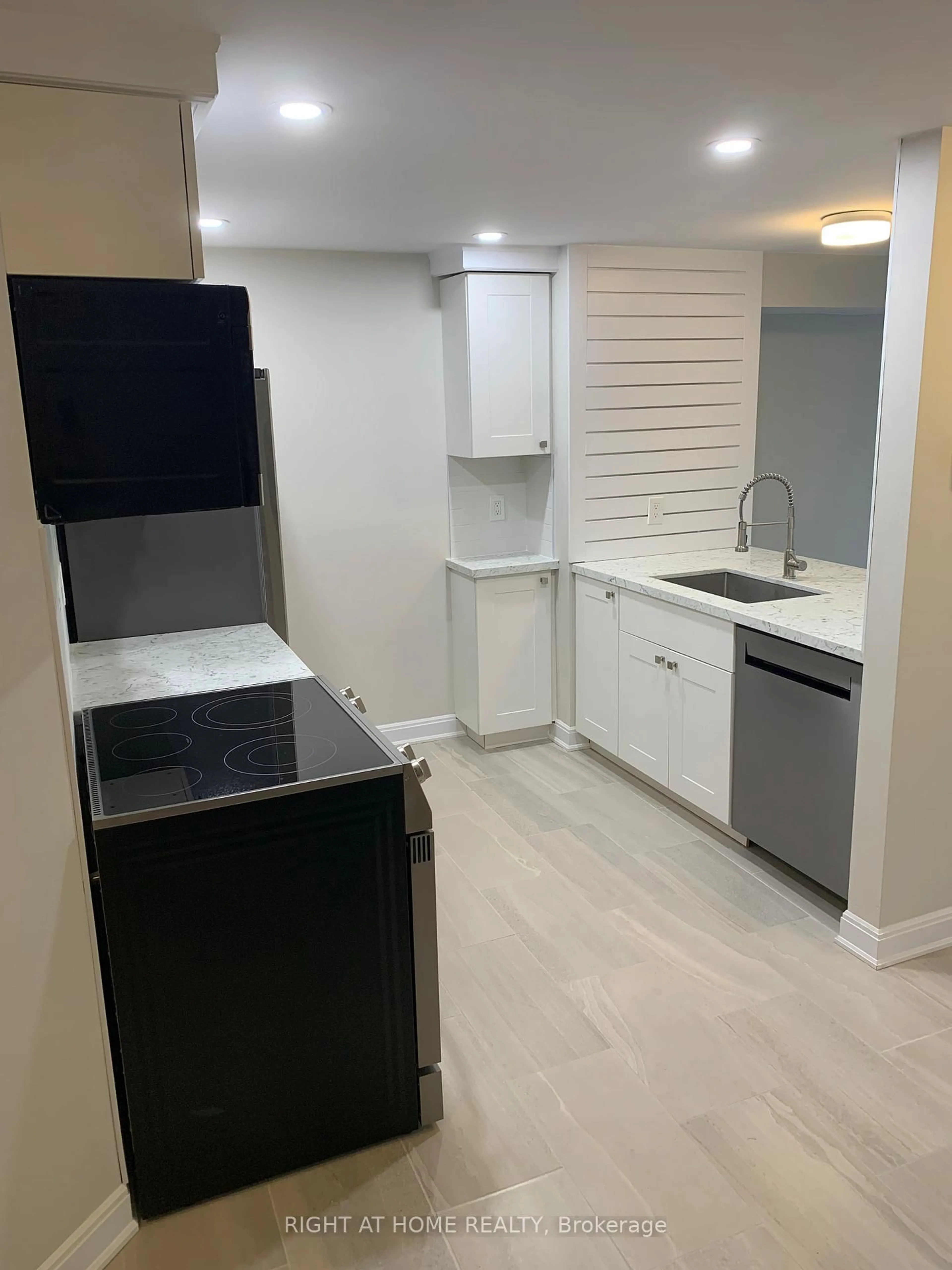 Standard kitchen, unknown for 362 Dunsmore 362 Dunsmore Ln Lane, Barrie Ontario L4M 7B2