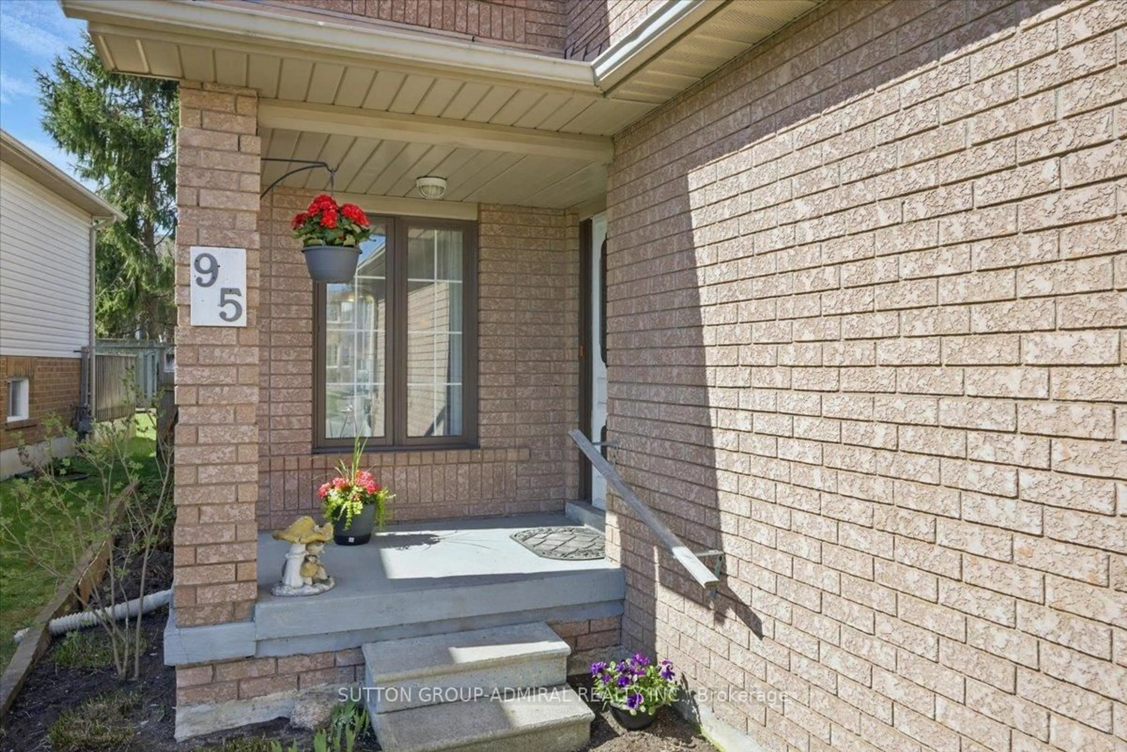 Unknown for 95 Athabaska Rd, Barrie Ontario L4N 8E9