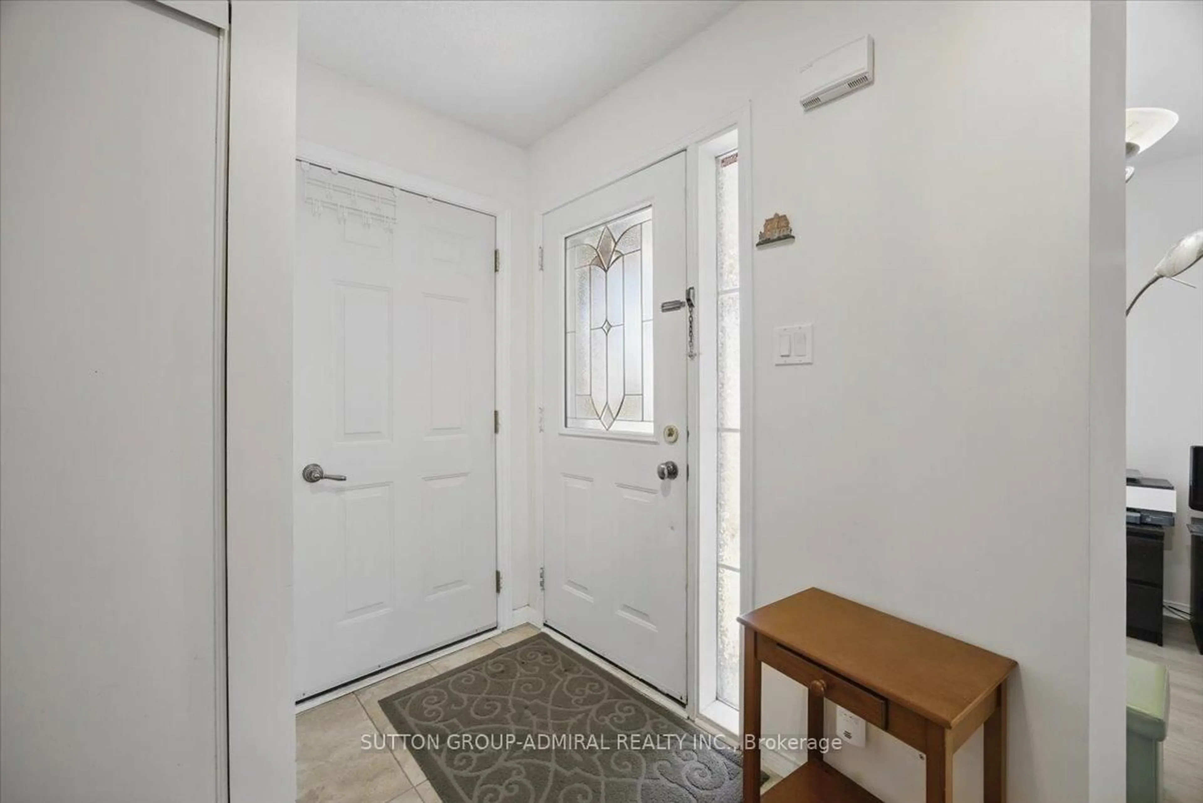Indoor entryway for 95 Athabaska Rd, Barrie Ontario L4N 8E9