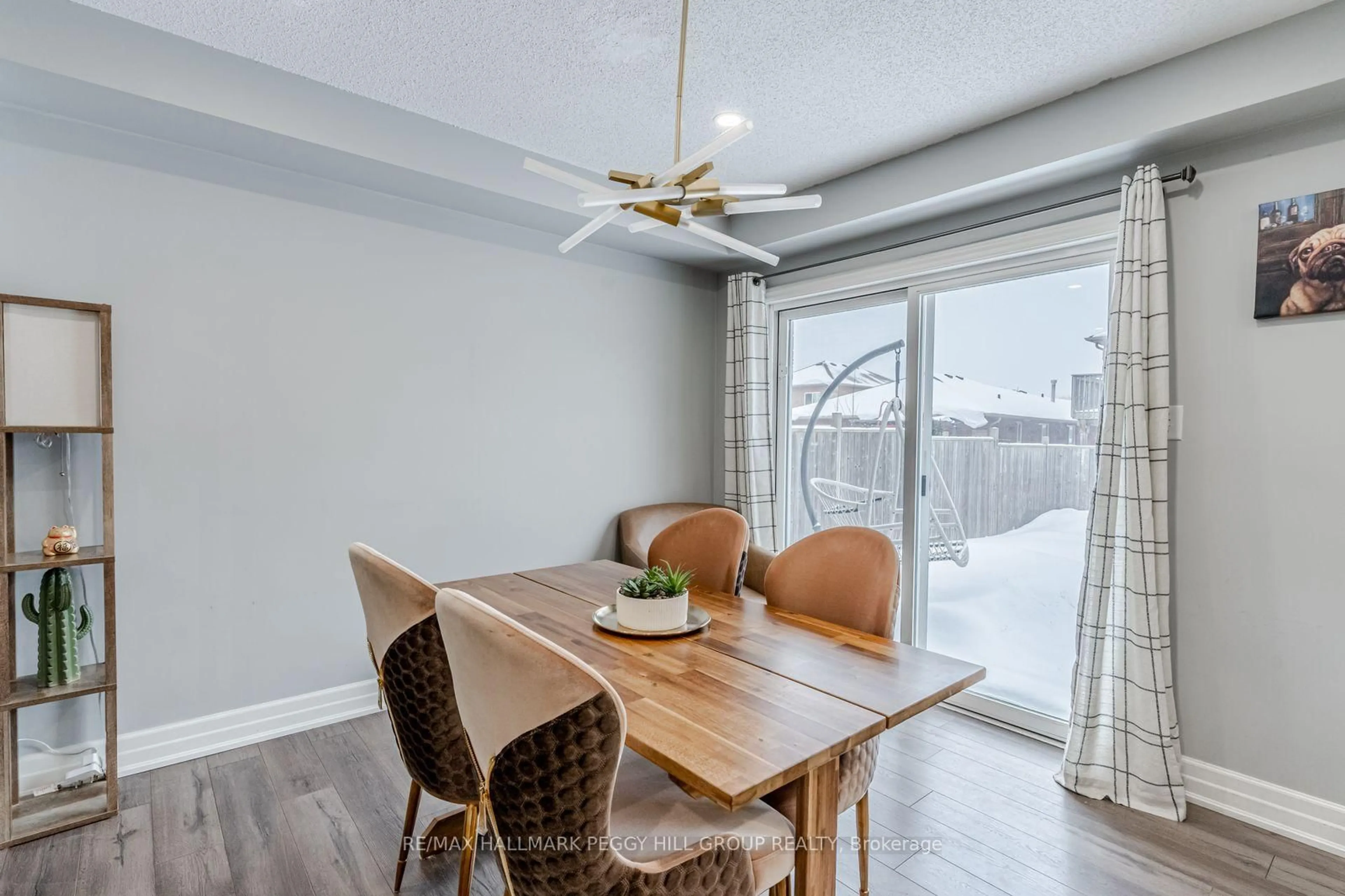 Dining room, wood/laminate floor for 34 Coronation Pkwy, Barrie Ontario L4M 7J8