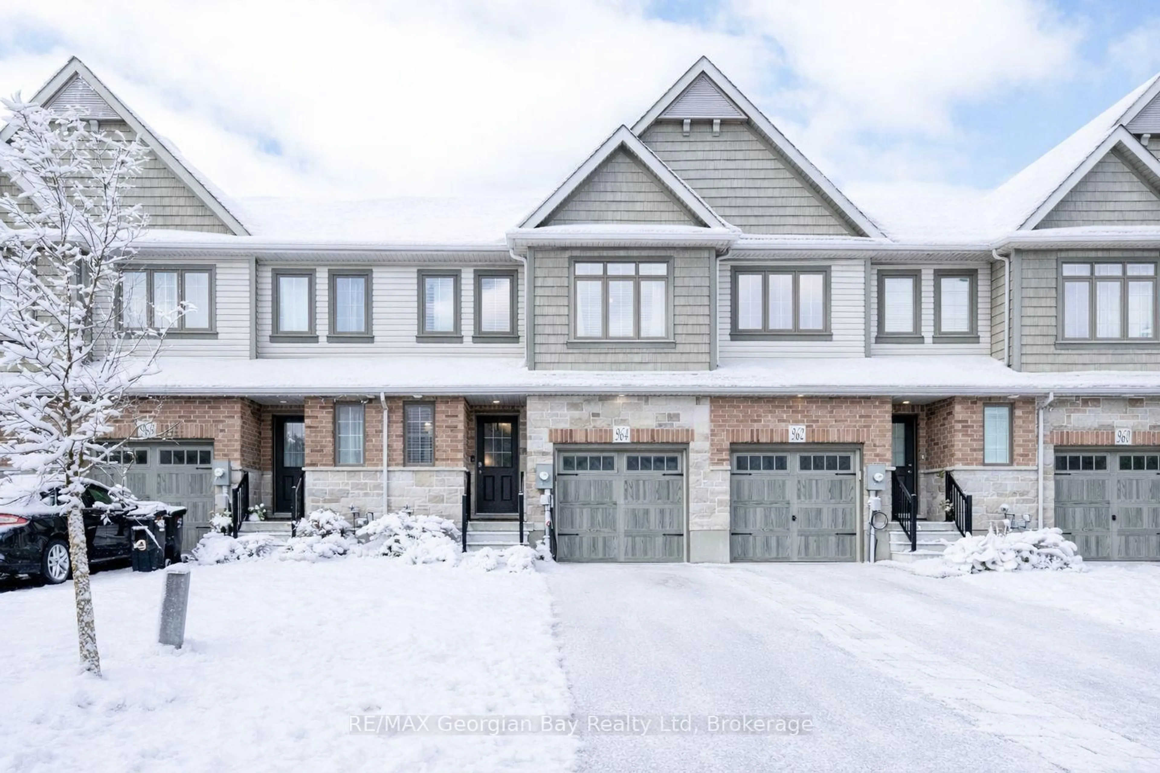 Home with brick exterior material, street for 964 WRIGHT Dr, Midland Ontario L4R 0E3