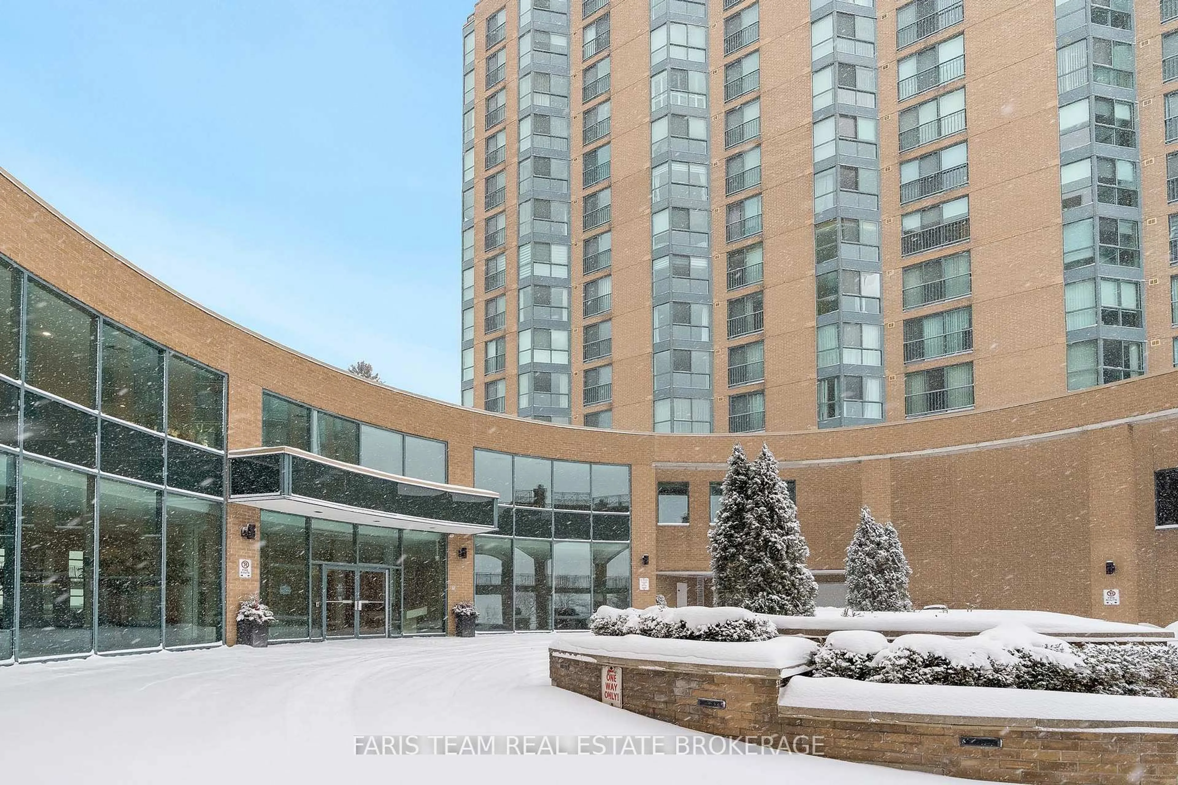 Indoor foyer for 150 Dunlop St #511, Barrie Ontario L4M 6H1