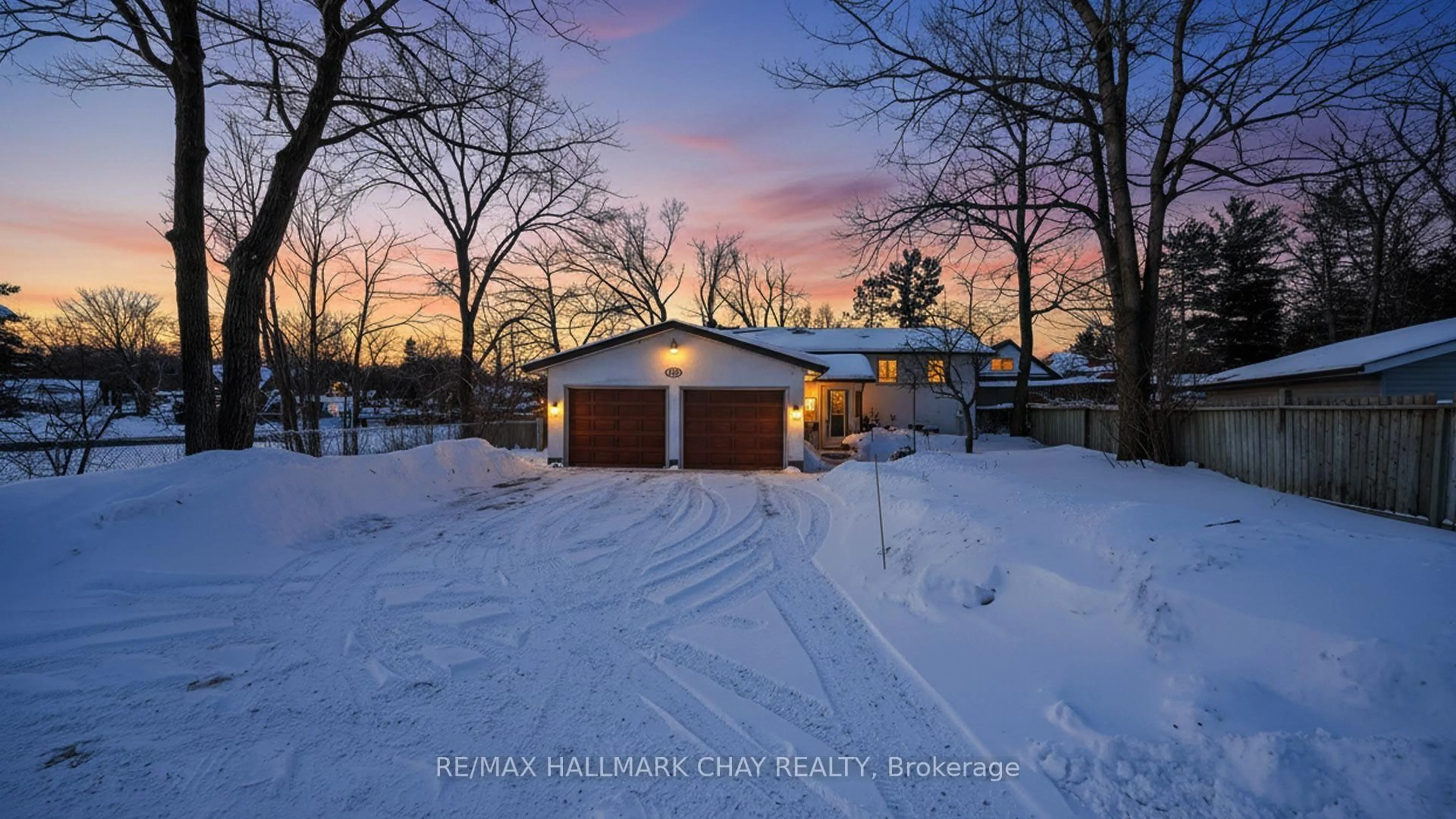A pic from outside/outdoor area/front of a property/back of a property/a pic from drone, street for 1976 River Rd, Wasaga Beach Ontario L9Z 2W2