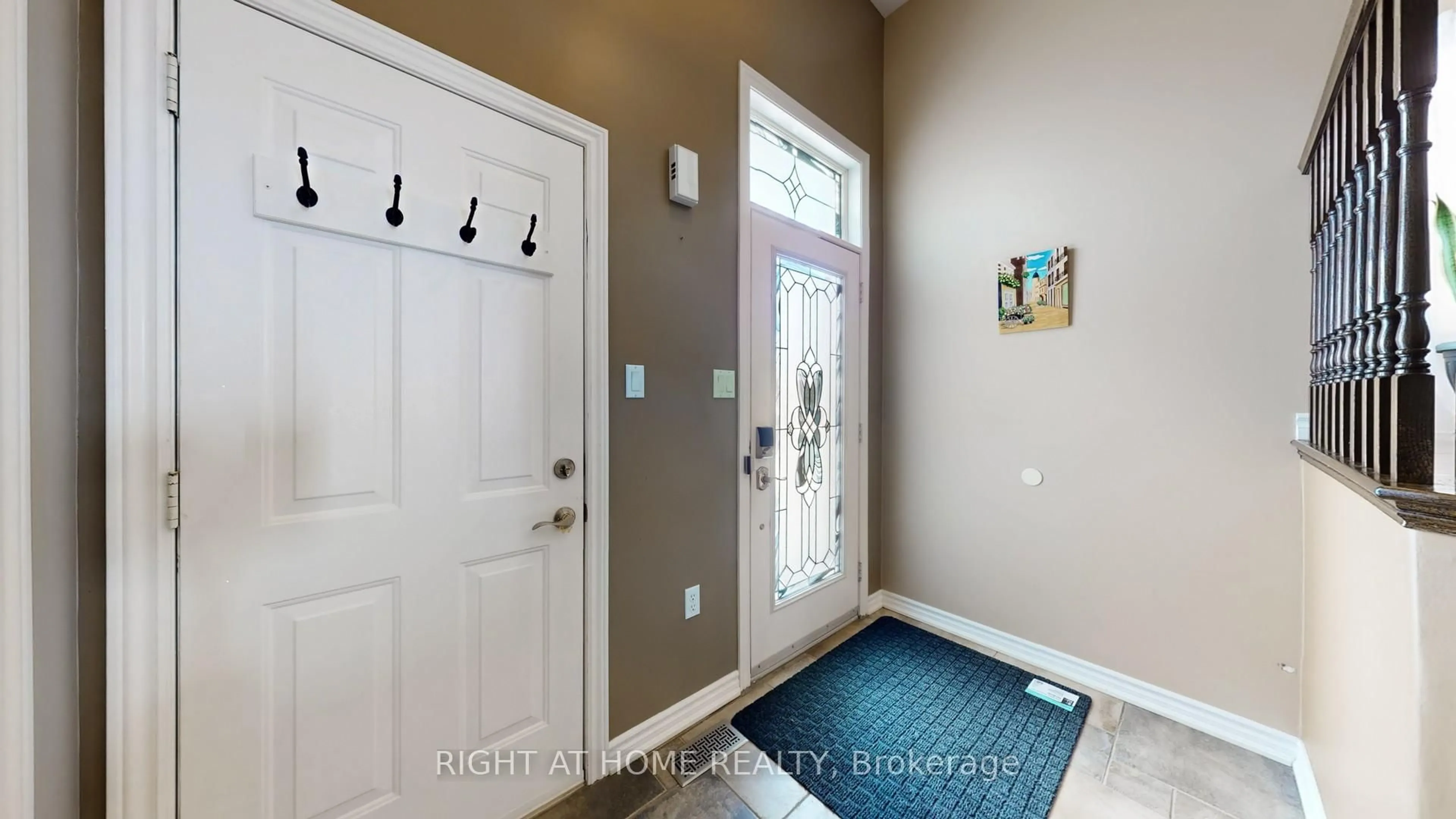 Indoor entryway for 204 Proclamation Dr, Barrie Ontario L4N 0Y9