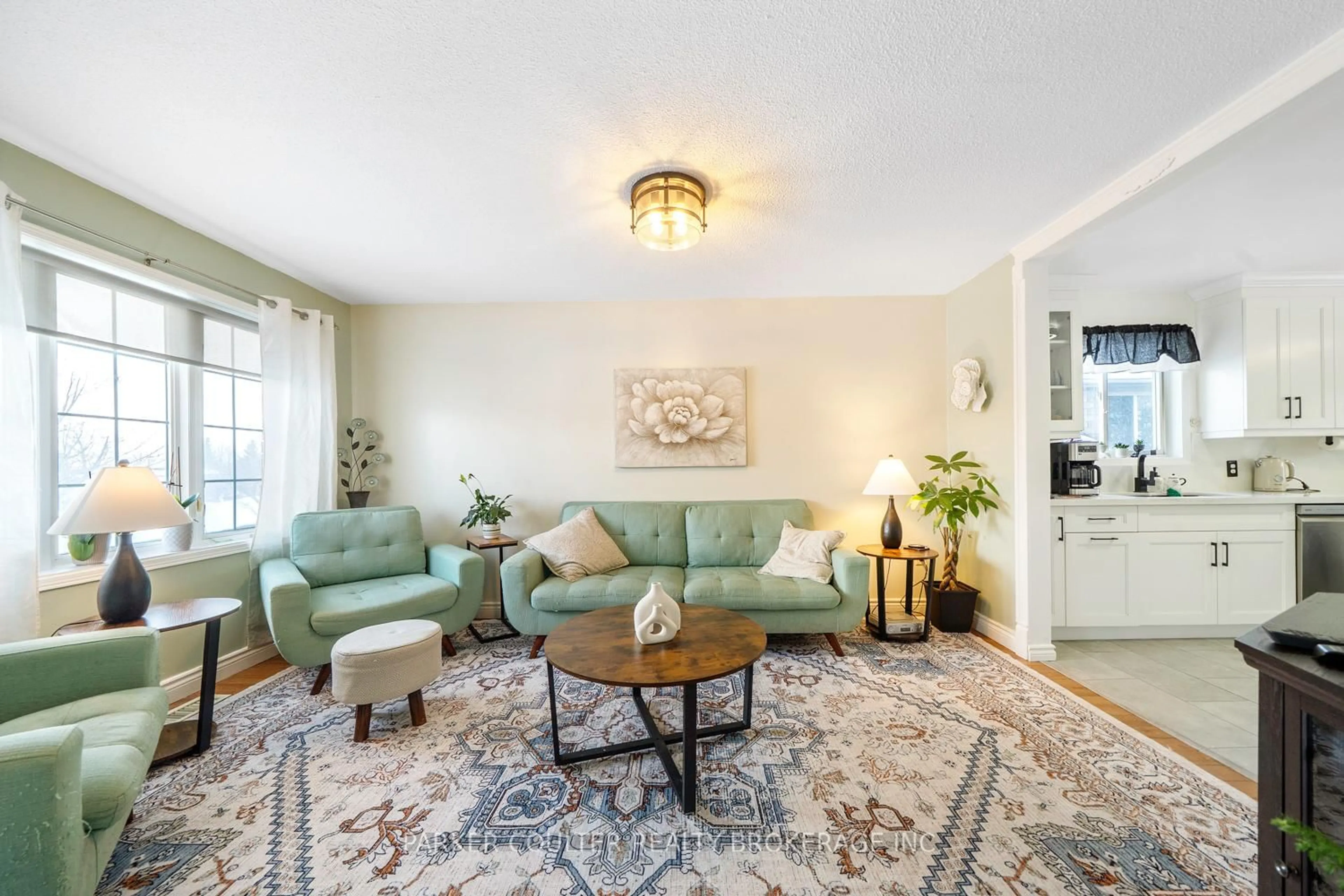 Living room with furniture, unknown for 92 Snowy Owl Cres, Barrie Ontario L4M 6P8