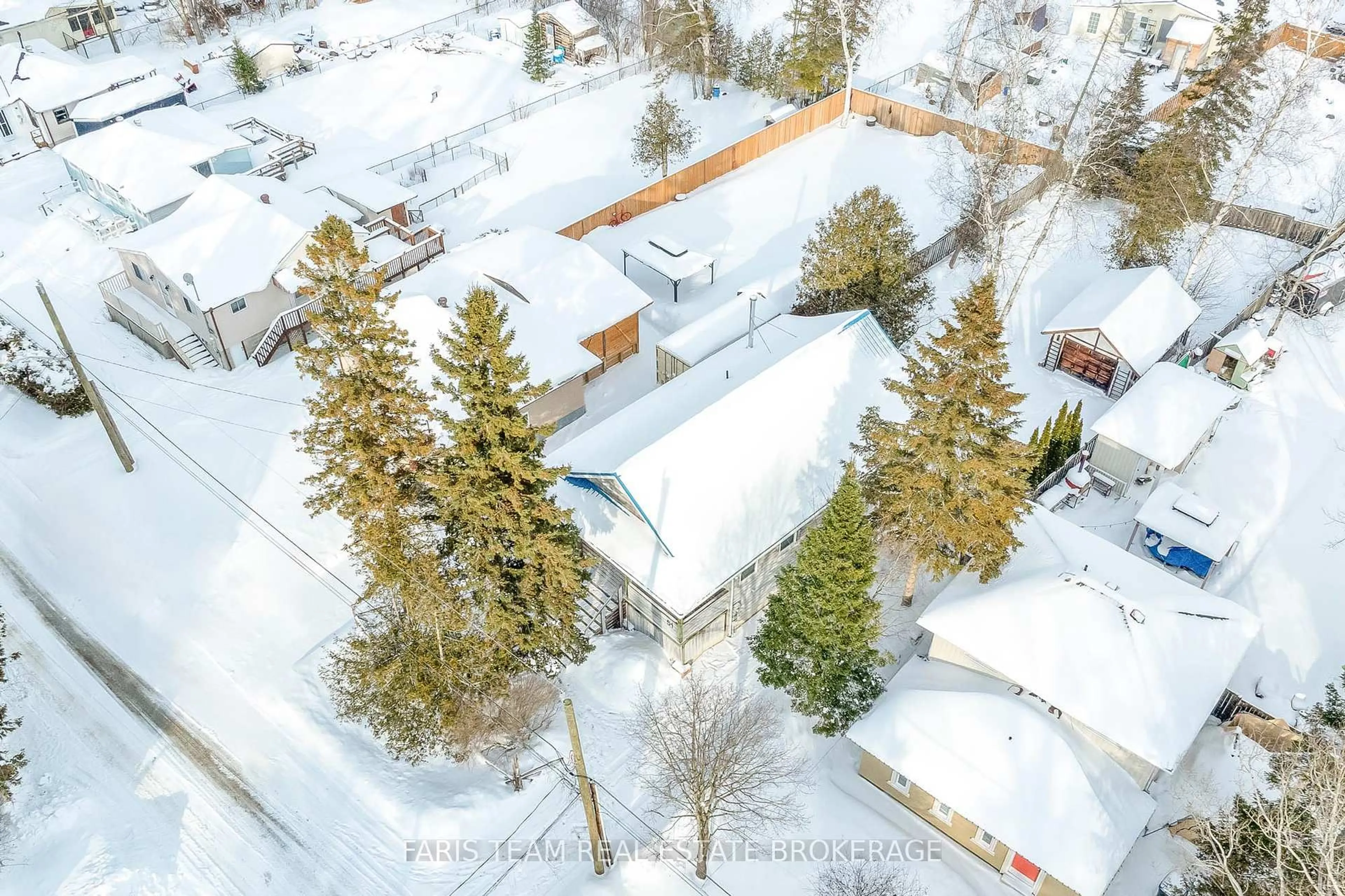 A pic from outside/outdoor area/front of a property/back of a property/a pic from drone, street for 51 61st St, Wasaga Beach Ontario L9Z 1W1