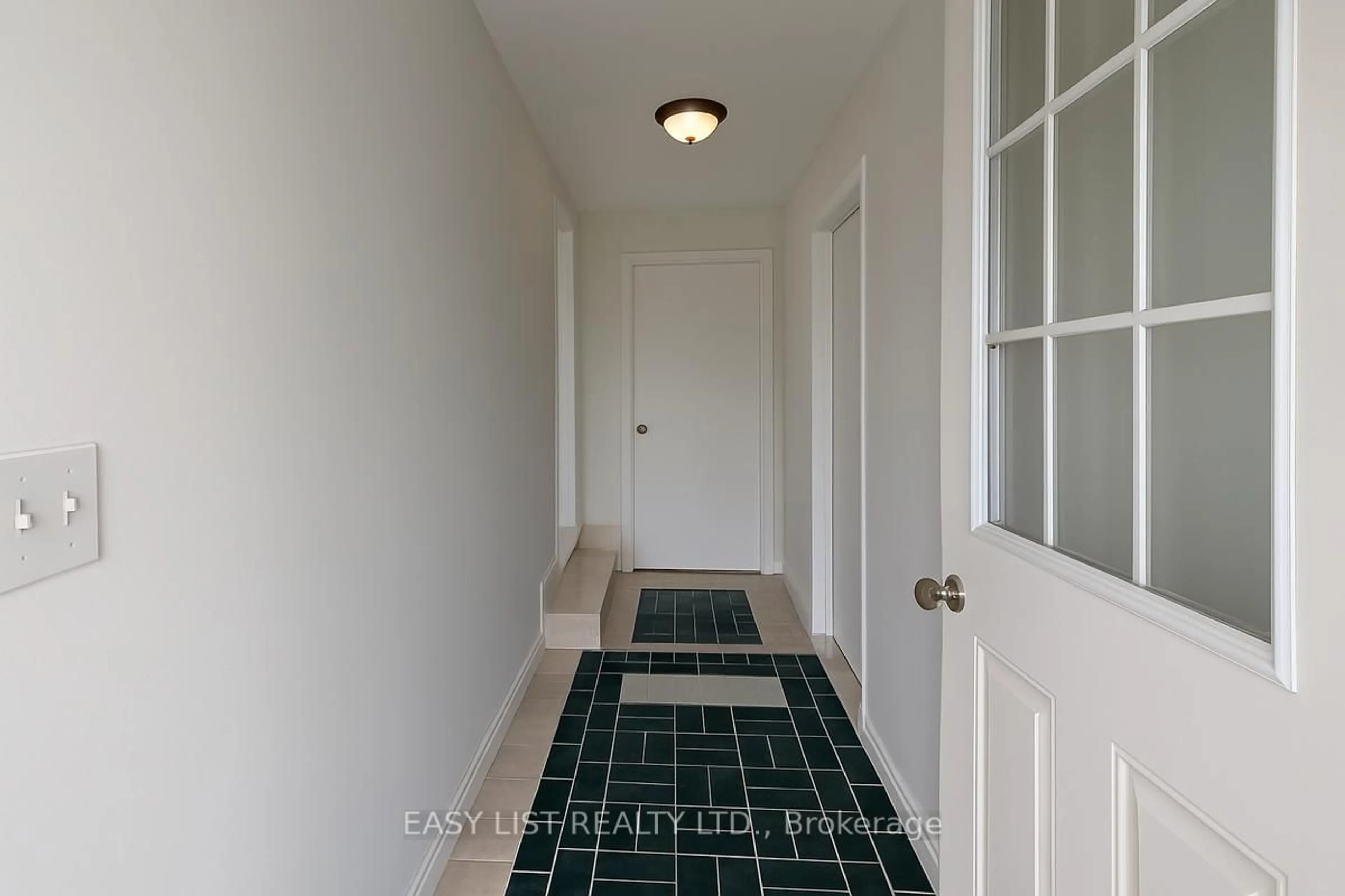 Indoor entryway for 3783 Campbell Rd, Severn Ontario L3V 0V3