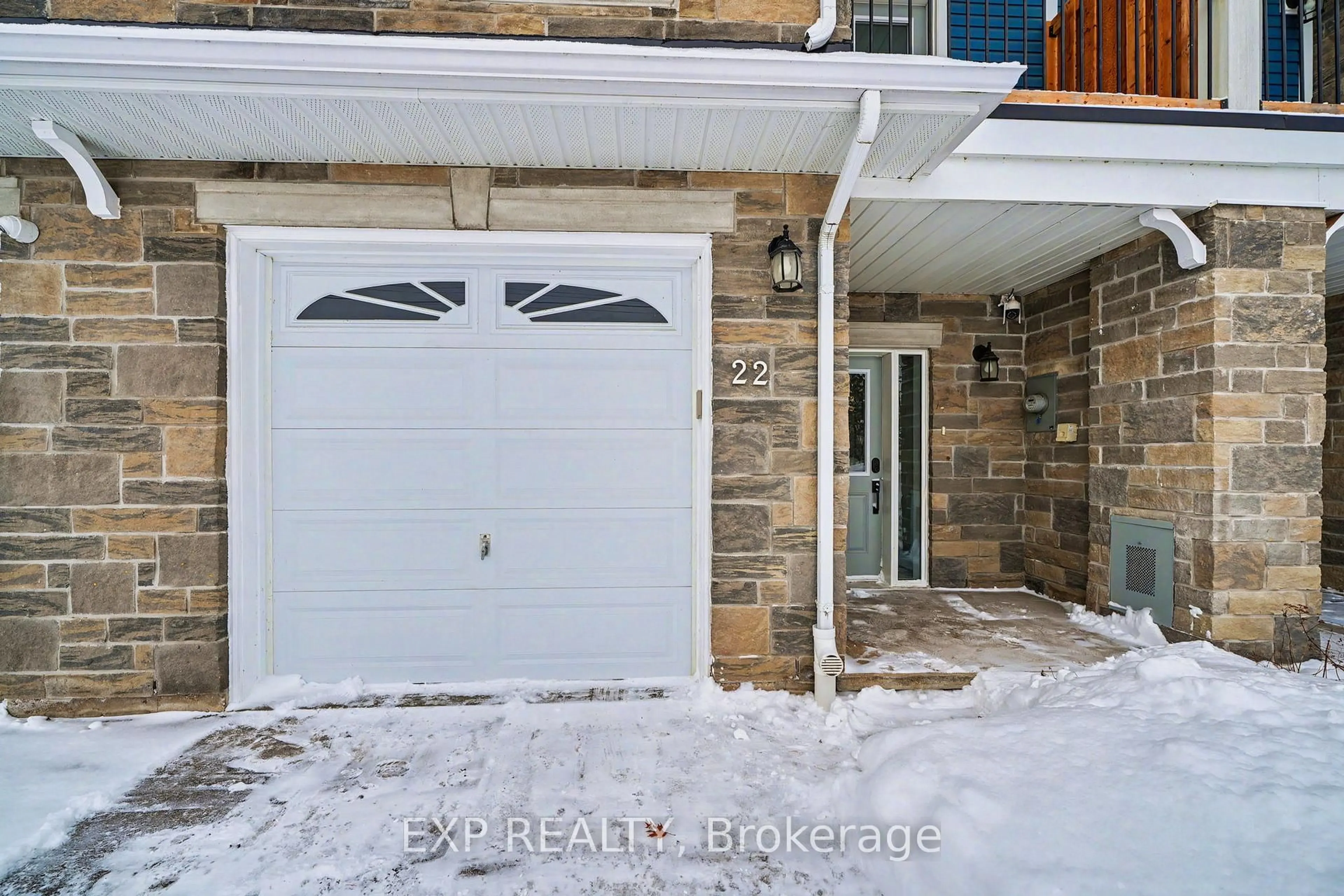 Indoor entryway for 22 18th St, Wasaga Beach Ontario L9Z 2H4