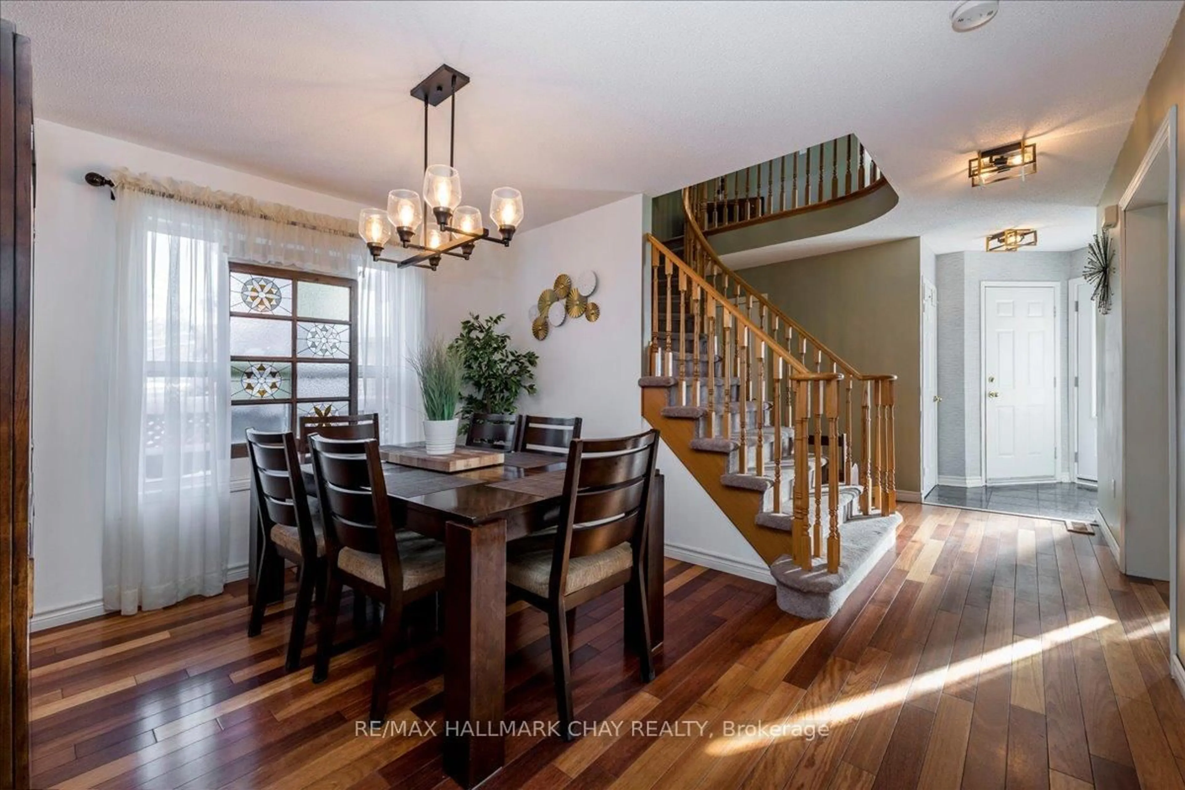 Dining room, wood/laminate floor for 13 TEAL Pl, Barrie Ontario L4N 8W1