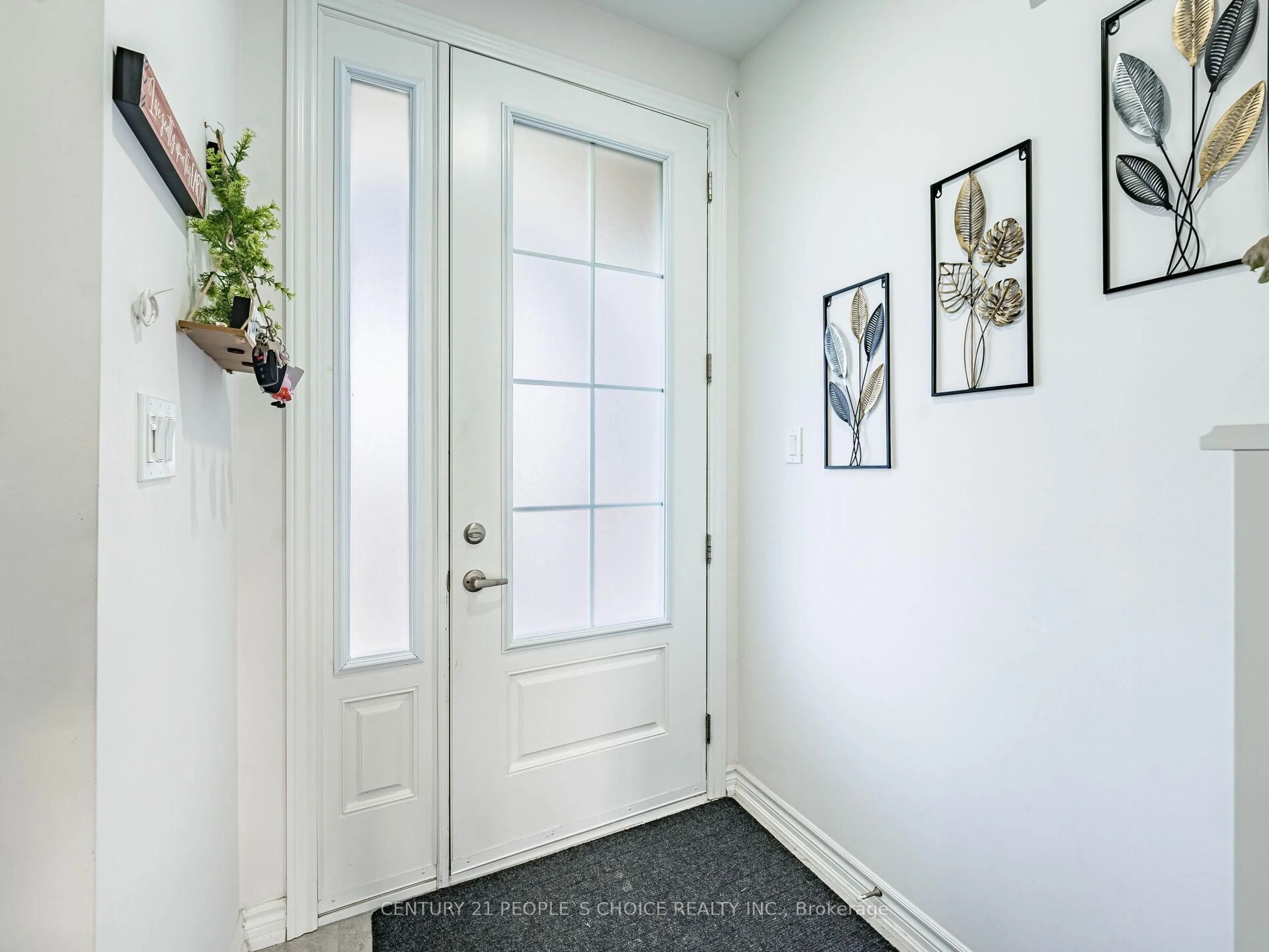 Indoor entryway for 257 Duncan St, Clearview Ontario L0M 1S0