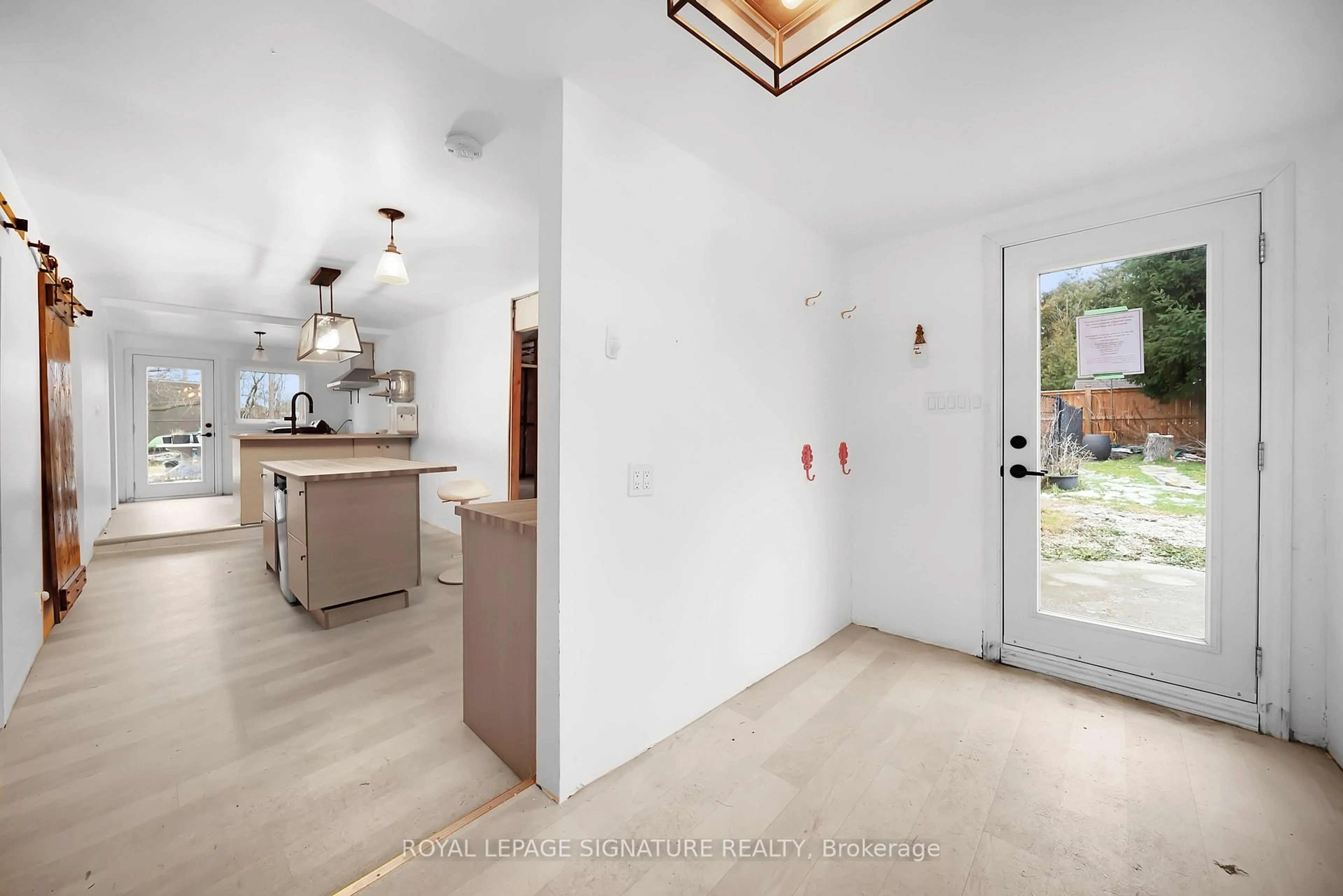 Unknown for 20 Sandell St, Collingwood Ontario L9Y 3Z1