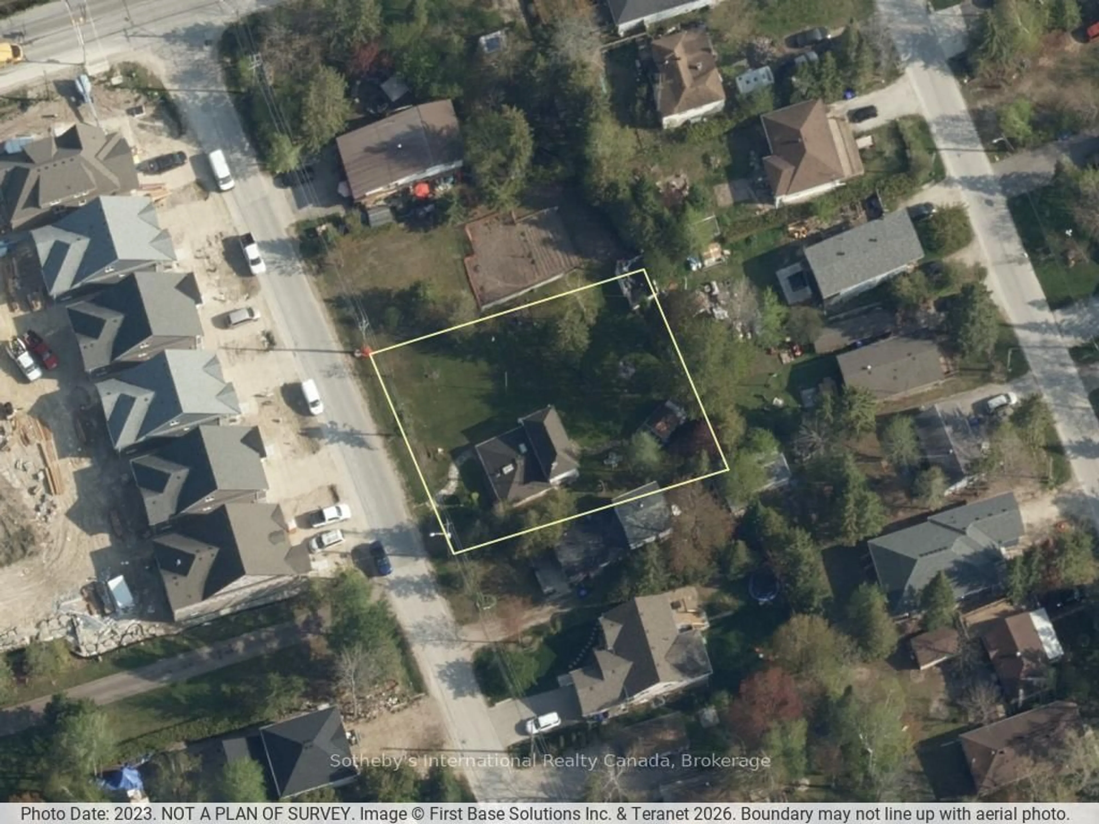 A pic from outside/outdoor area/front of a property/back of a property/a pic from drone, street for 19 62nd St, Wasaga Beach Ontario L9Z 1V5