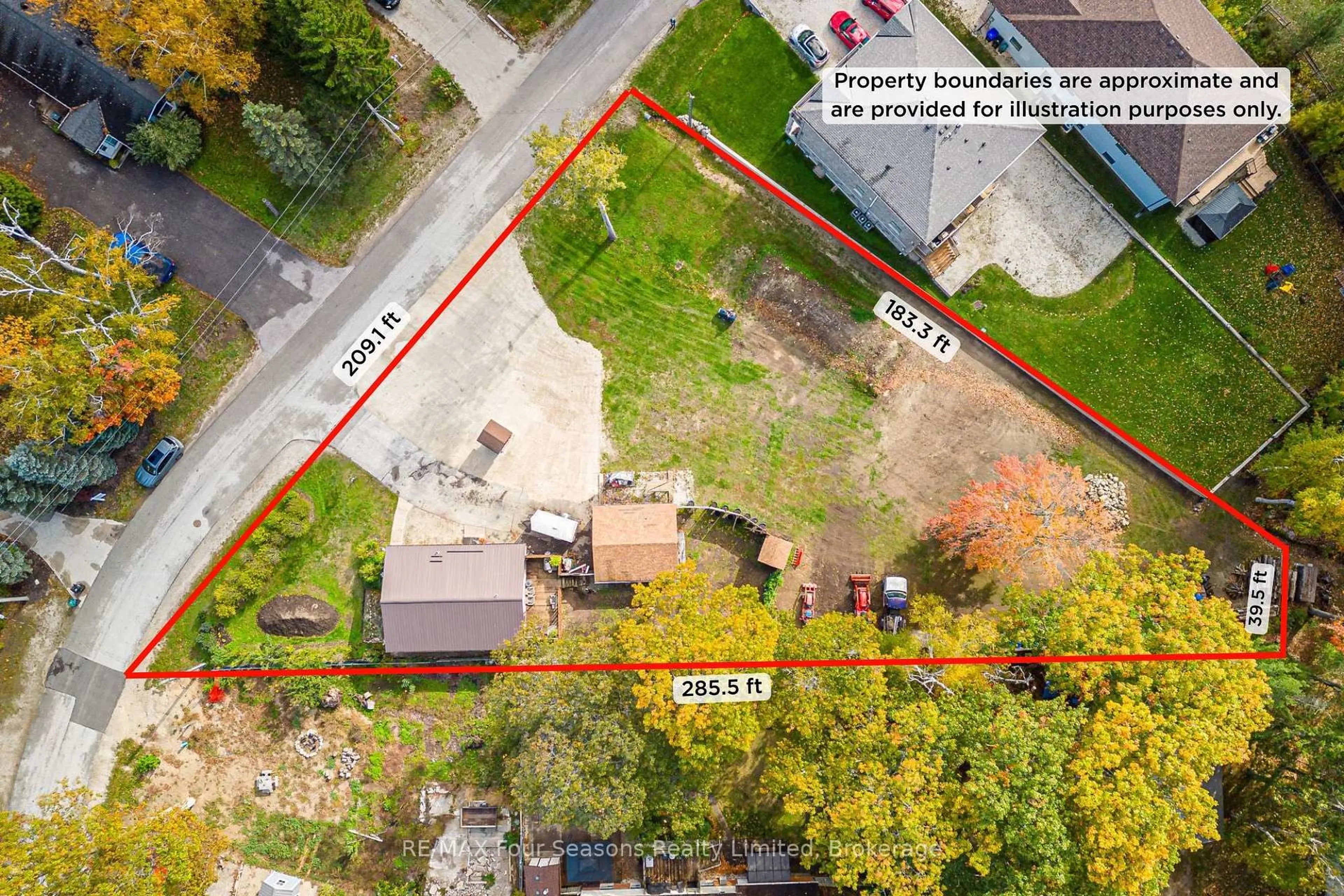 A pic from outside/outdoor area/front of a property/back of a property/a pic from drone, street for 24 Indianola Cres, Wasaga Beach Ontario L9Z 2W3