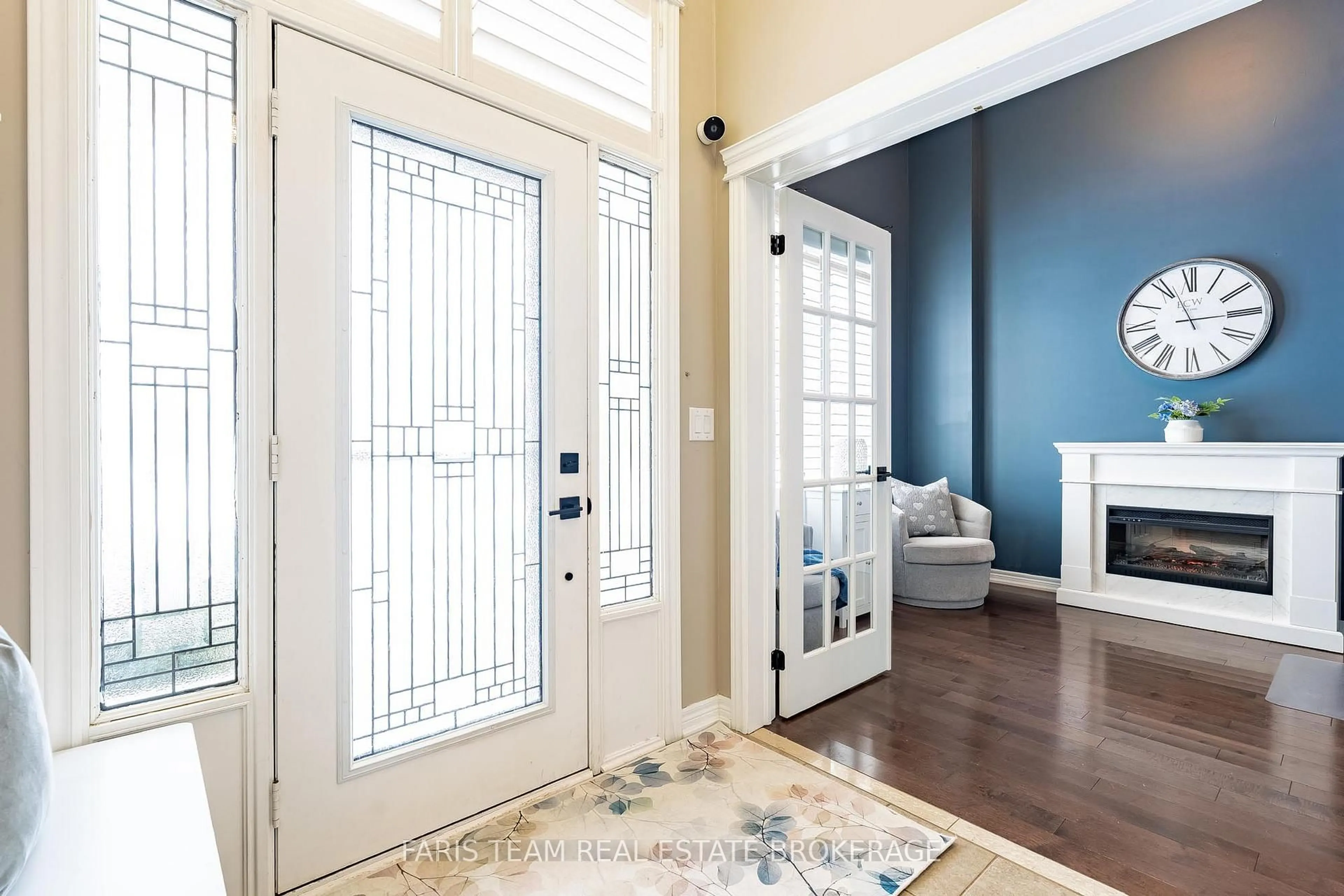 Indoor entryway for 9 Broadpoint St, Wasaga Beach Ontario L9Z 3B8