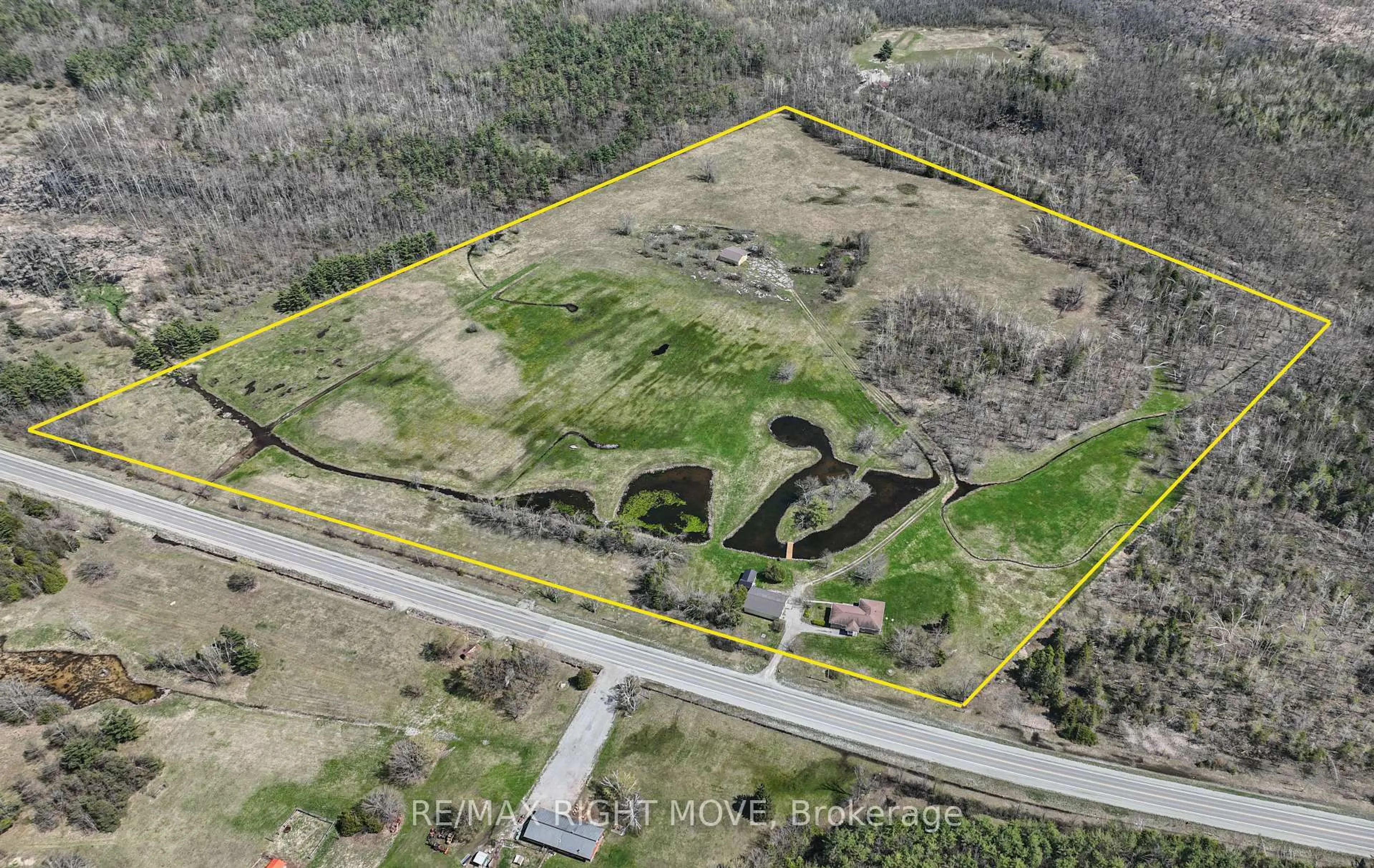 A pic from outside/outdoor area/front of a property/back of a property/a pic from drone, building for 2723 Monck Rd, Ramara Ontario L3V 0P6