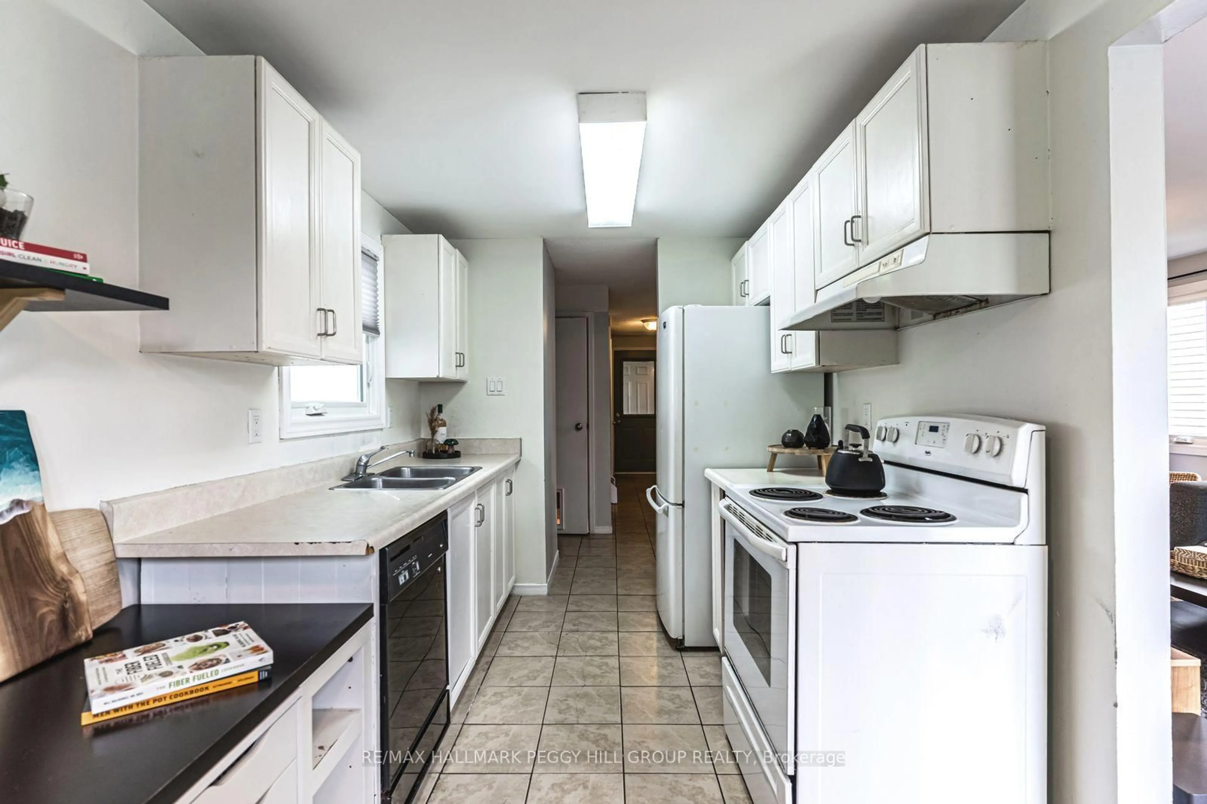 Standard kitchen, unknown for 72 Maitland Dr, Barrie Ontario L4M 5V4