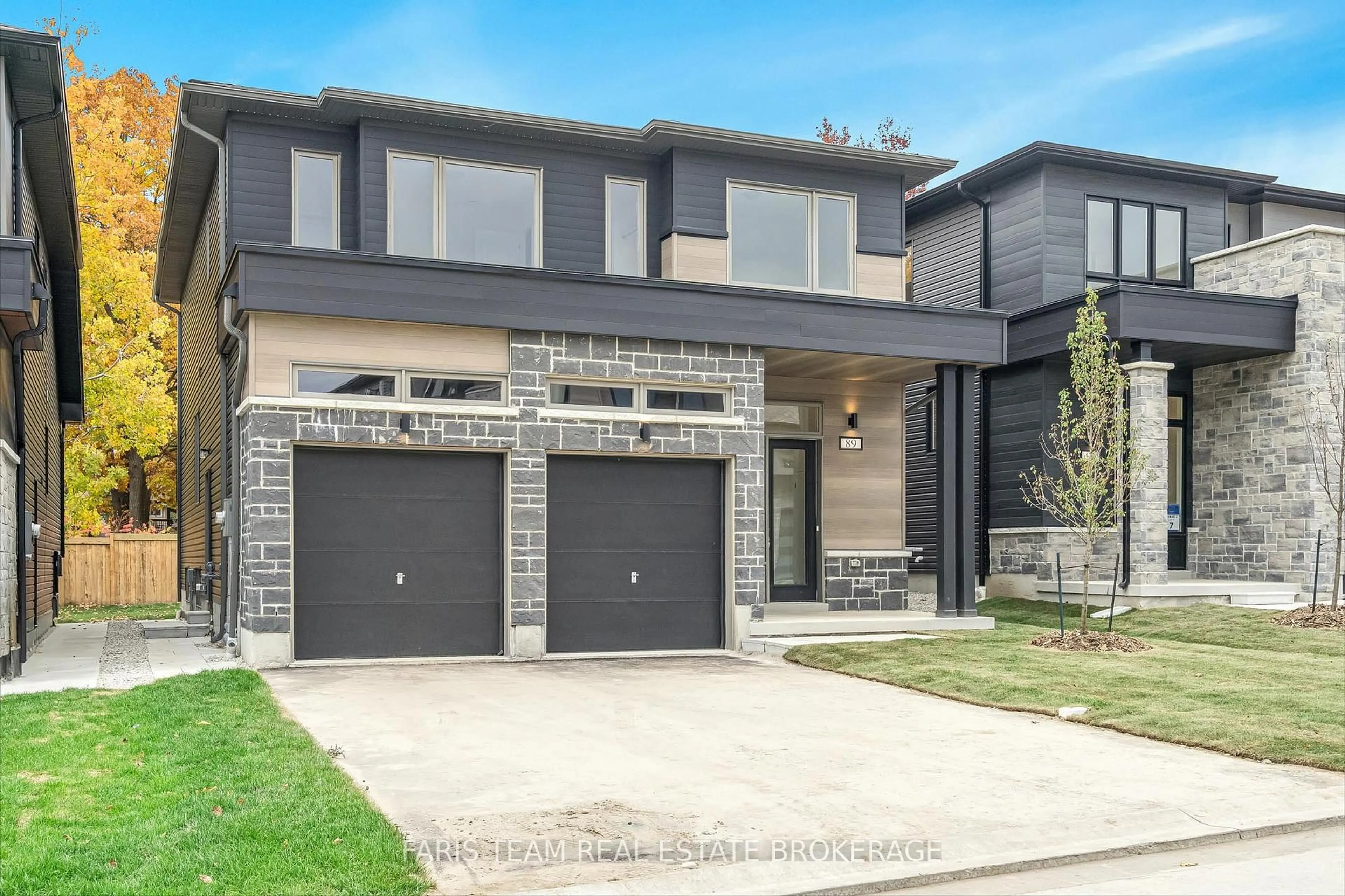 Home with brick exterior material, street for 89 Berkely St, Wasaga Beach Ontario L9Z 2N5