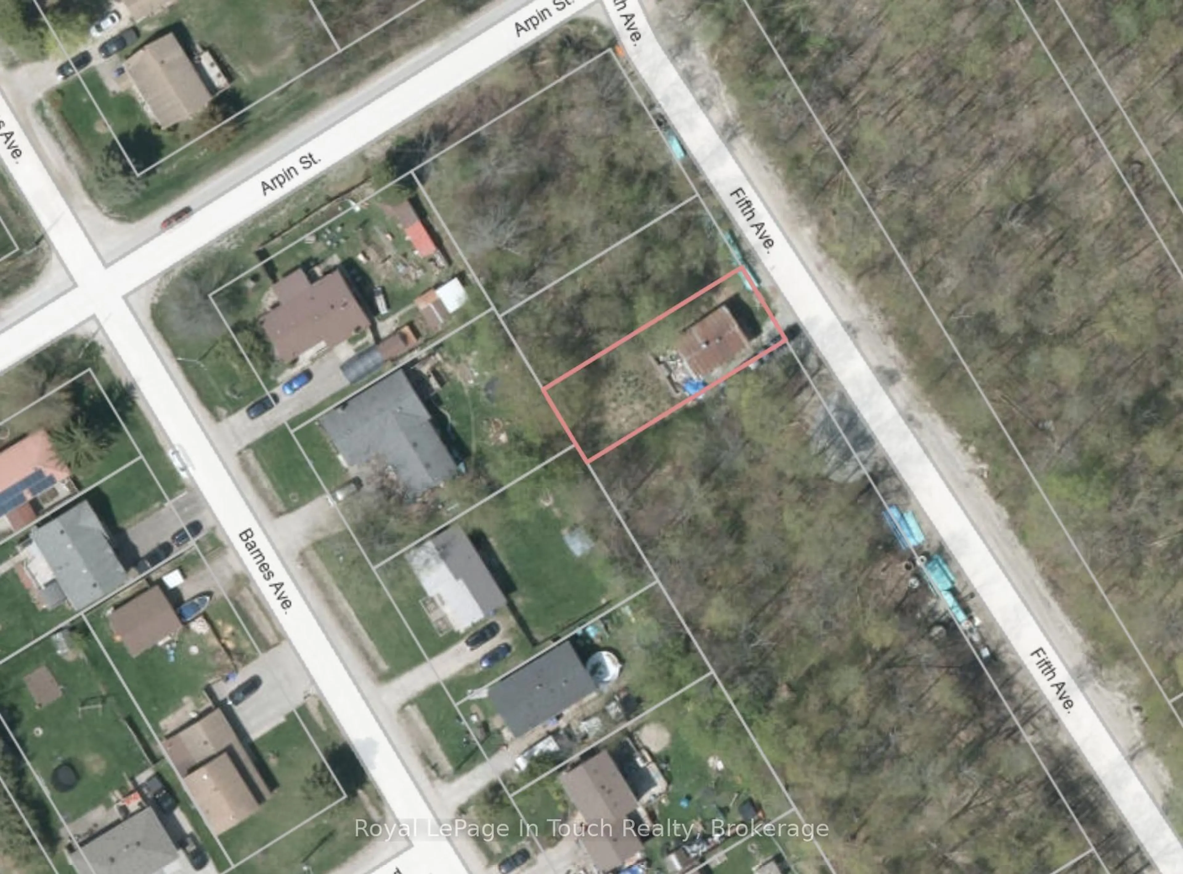 A pic from outside/outdoor area/front of a property/back of a property/a pic from drone, street for 466 Fifth Ave, Tay Ontario L0K 1R0